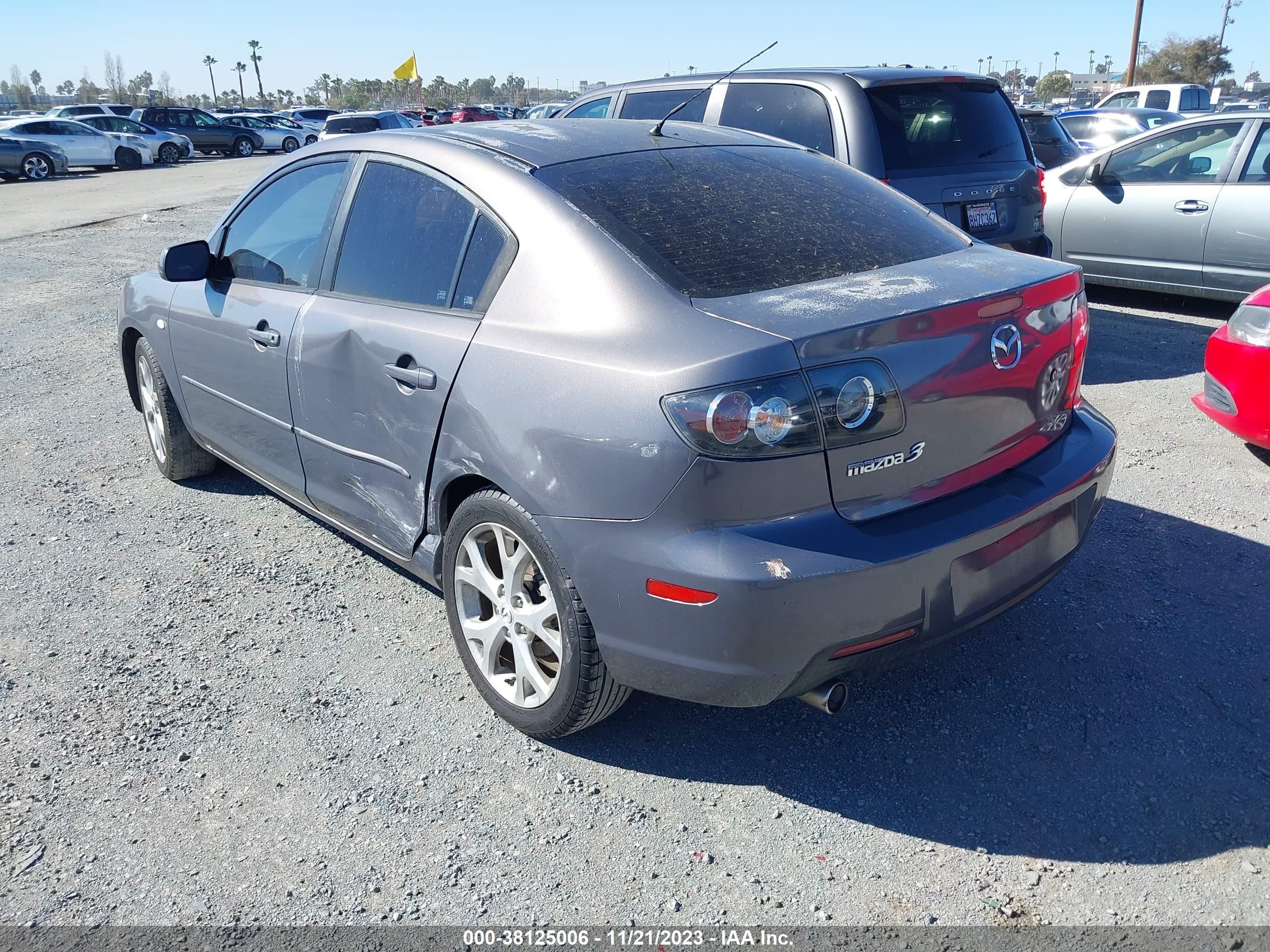 Photo 2 VIN: JM1BK32GX81138763 - MAZDA 3 