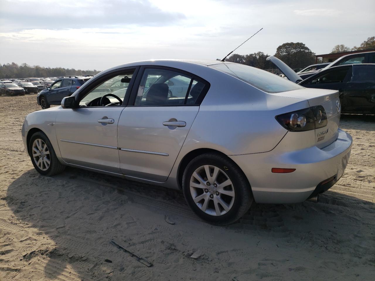 Photo 1 VIN: JM1BK32GX81854434 - MAZDA 3 