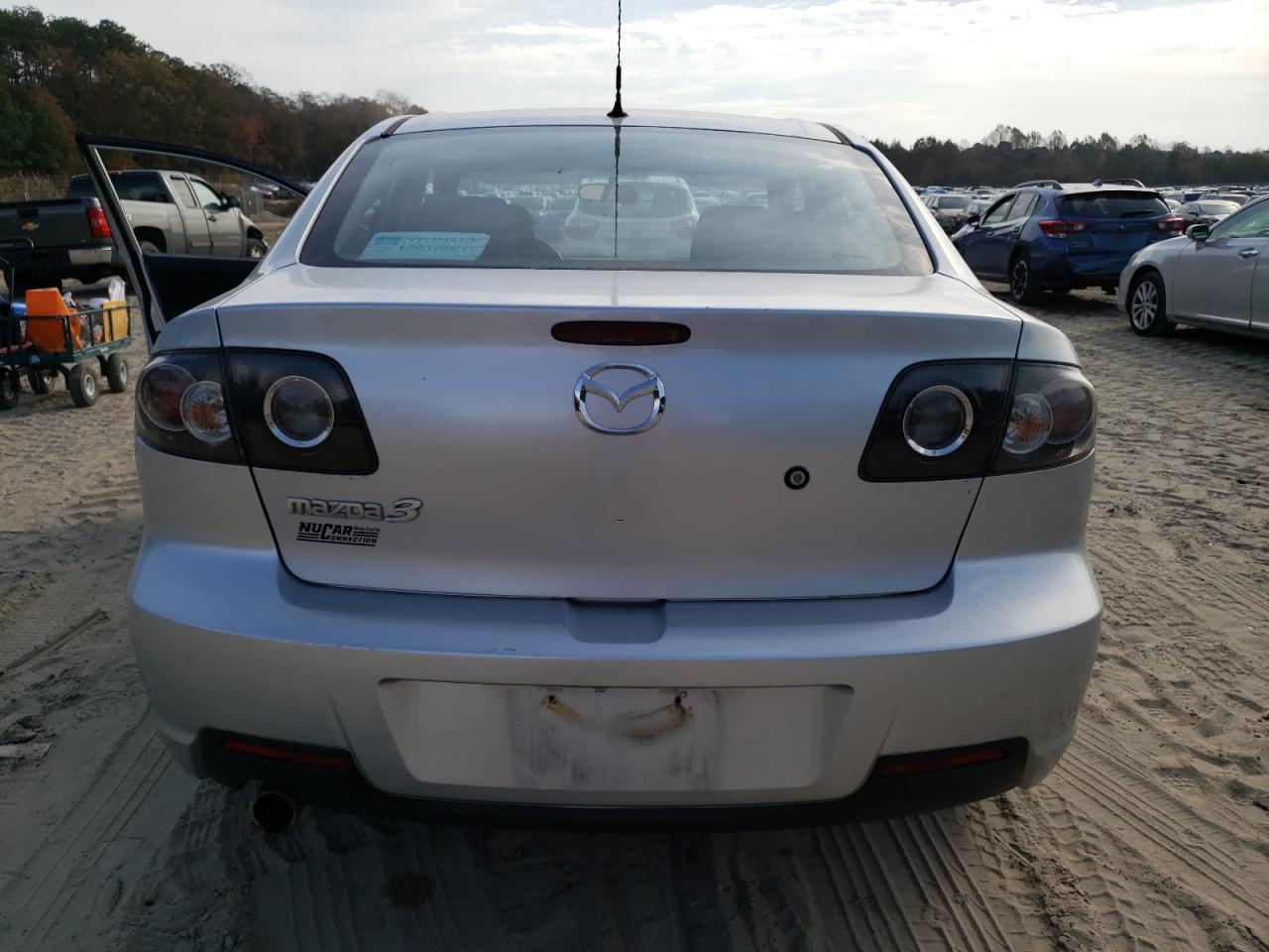 Photo 5 VIN: JM1BK32GX81854434 - MAZDA 3 