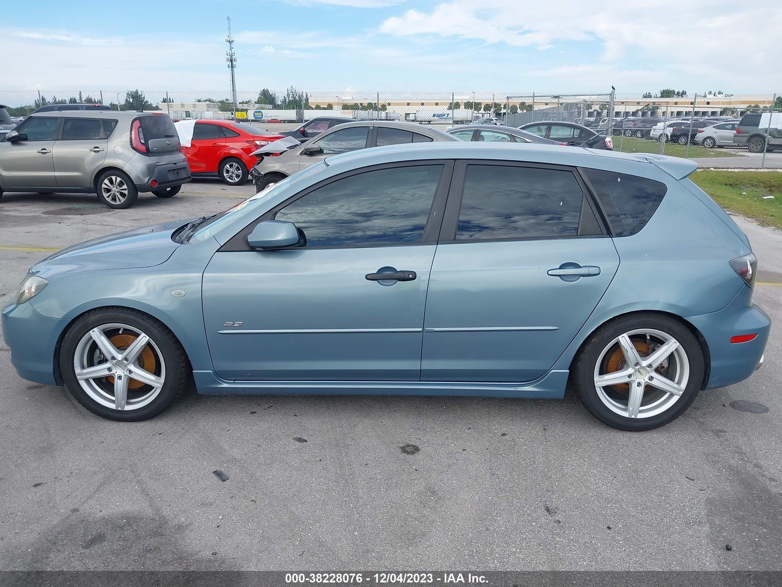 Photo 13 VIN: JM1BK343181826032 - MAZDA 3 