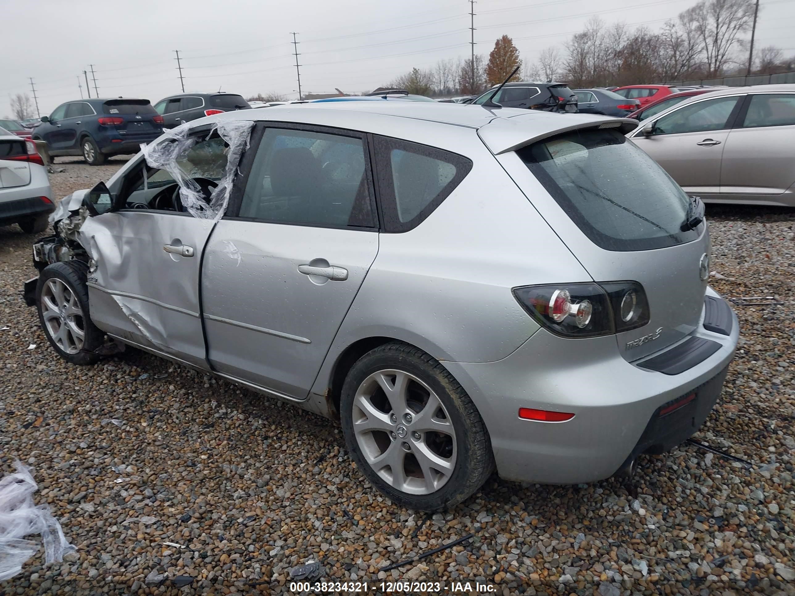 Photo 2 VIN: JM1BK343681173617 - MAZDA 3 