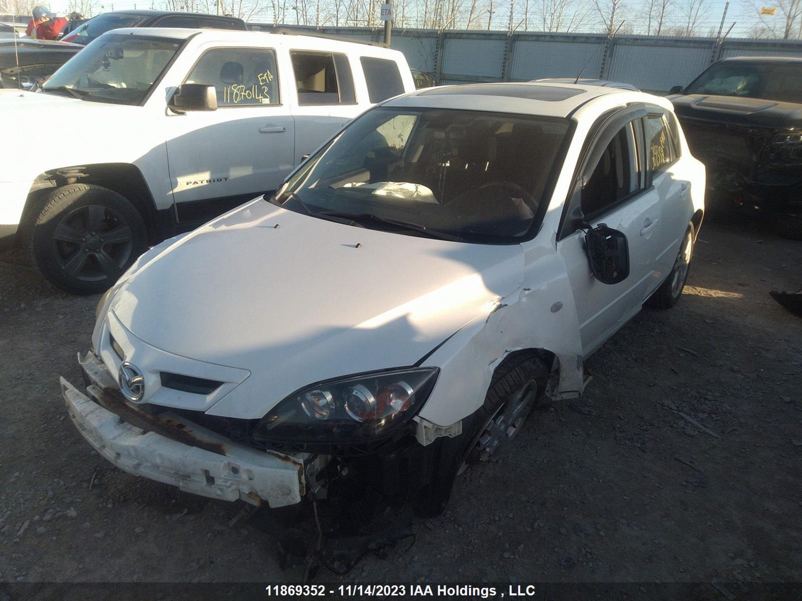 Photo 1 VIN: JM1BK343681790371 - MAZDA 3 