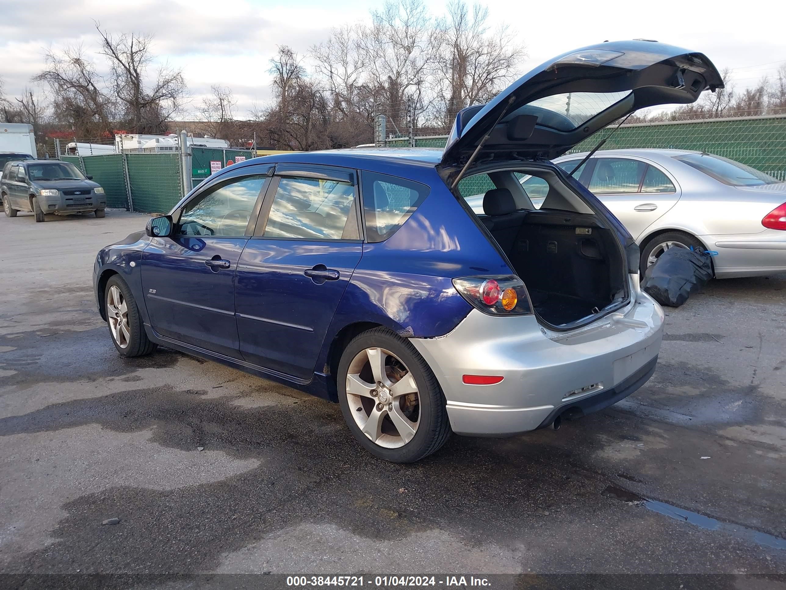 Photo 2 VIN: JM1BK343761444973 - MAZDA 3 