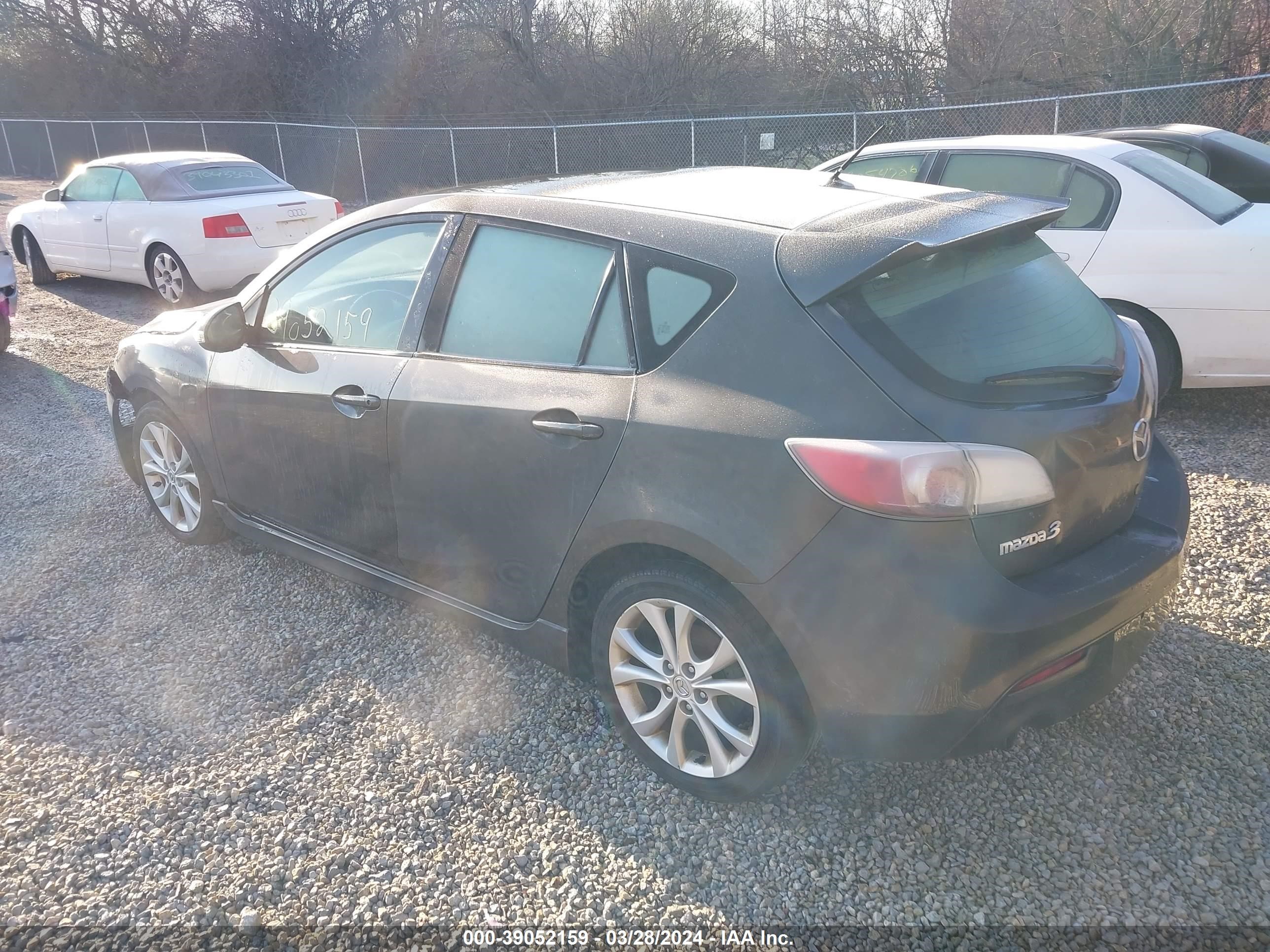 Photo 2 VIN: JM1BL1H5XA1113441 - MAZDA 3 