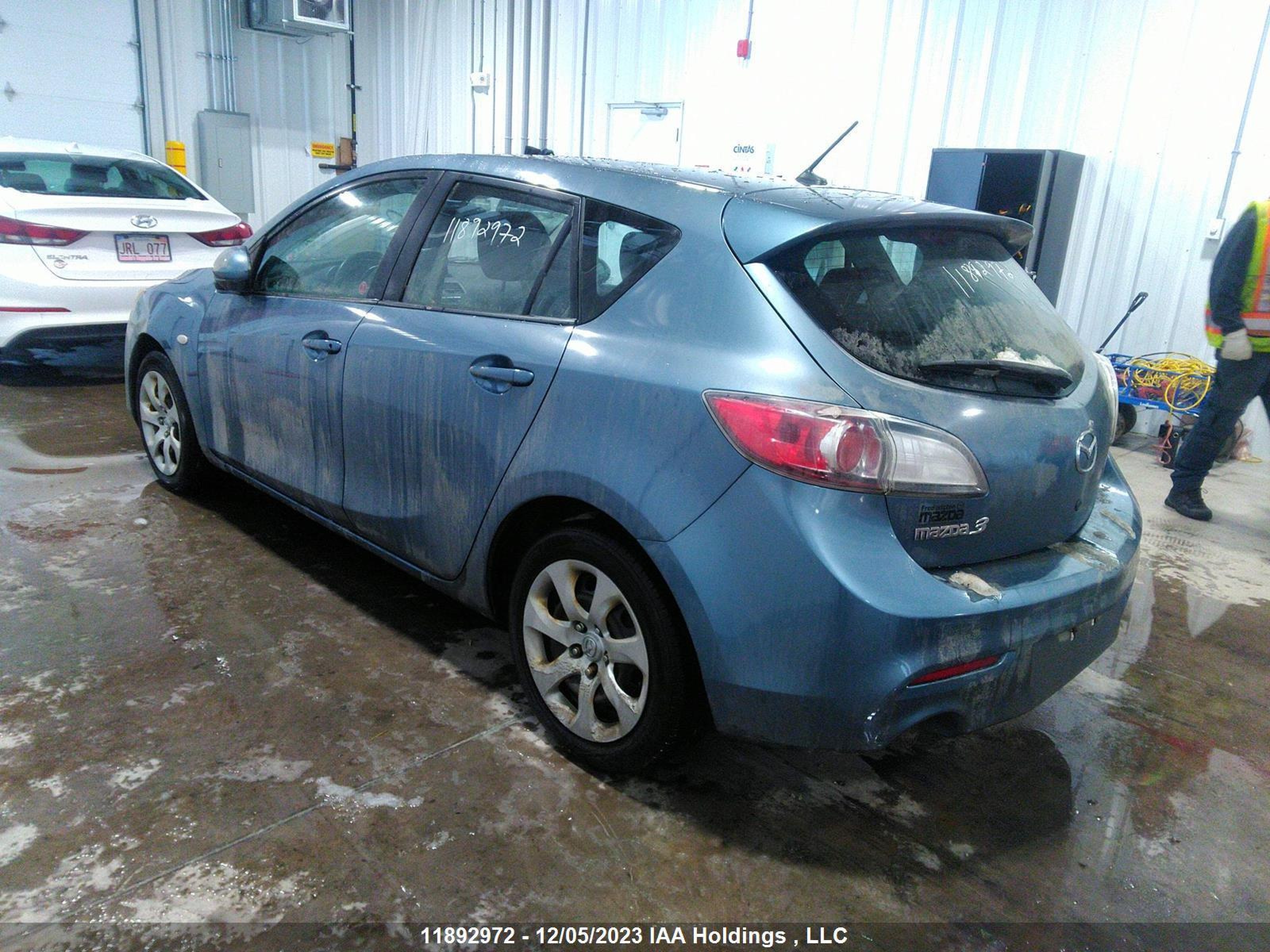 Photo 2 VIN: JM1BL1HF1A1299265 - MAZDA 3 