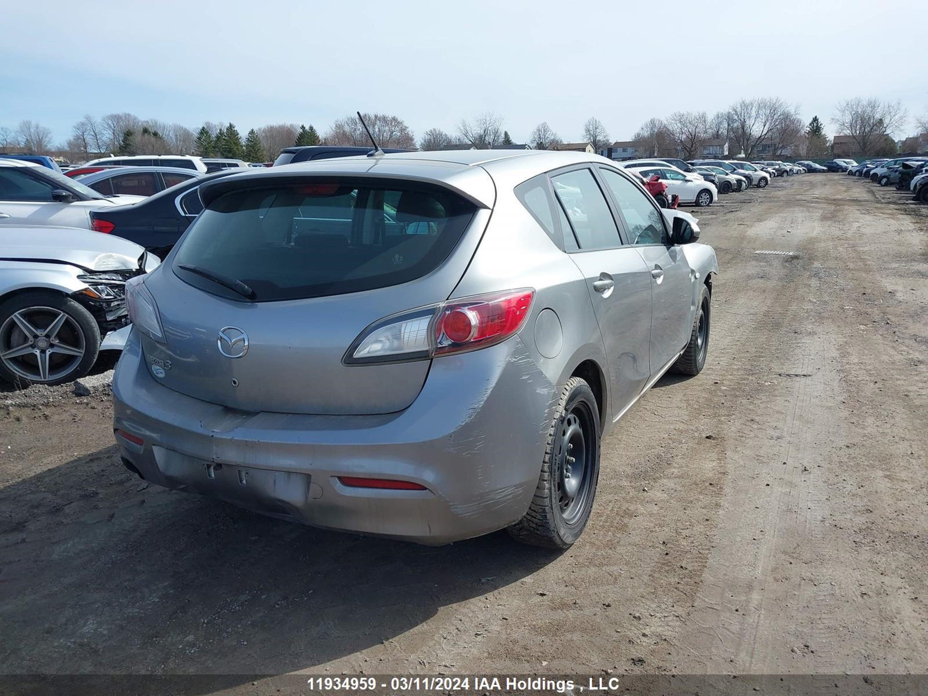 Photo 3 VIN: JM1BL1HF3A1303428 - MAZDA 3 