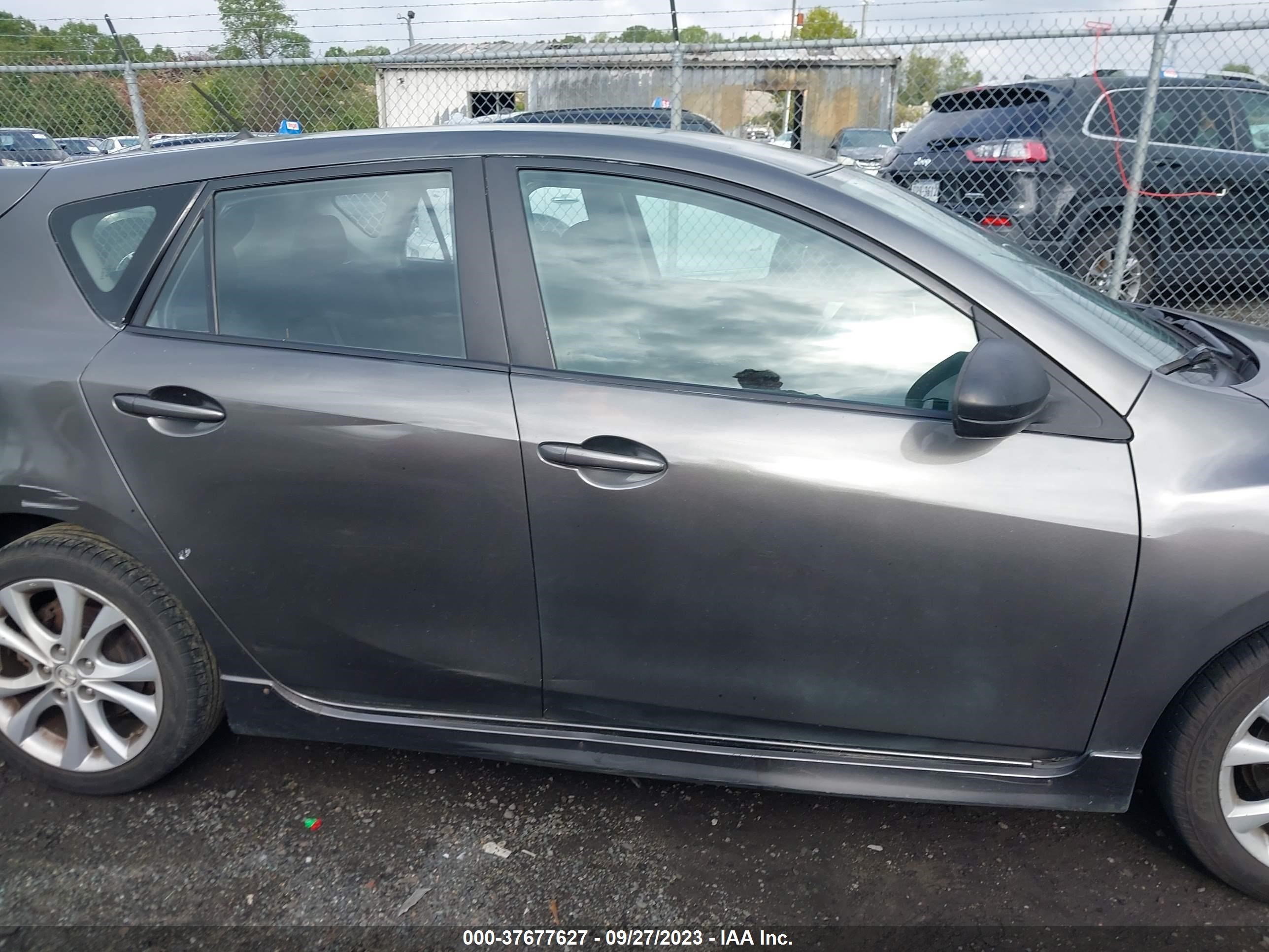 Photo 13 VIN: JM1BL1K53B1424008 - MAZDA 3 