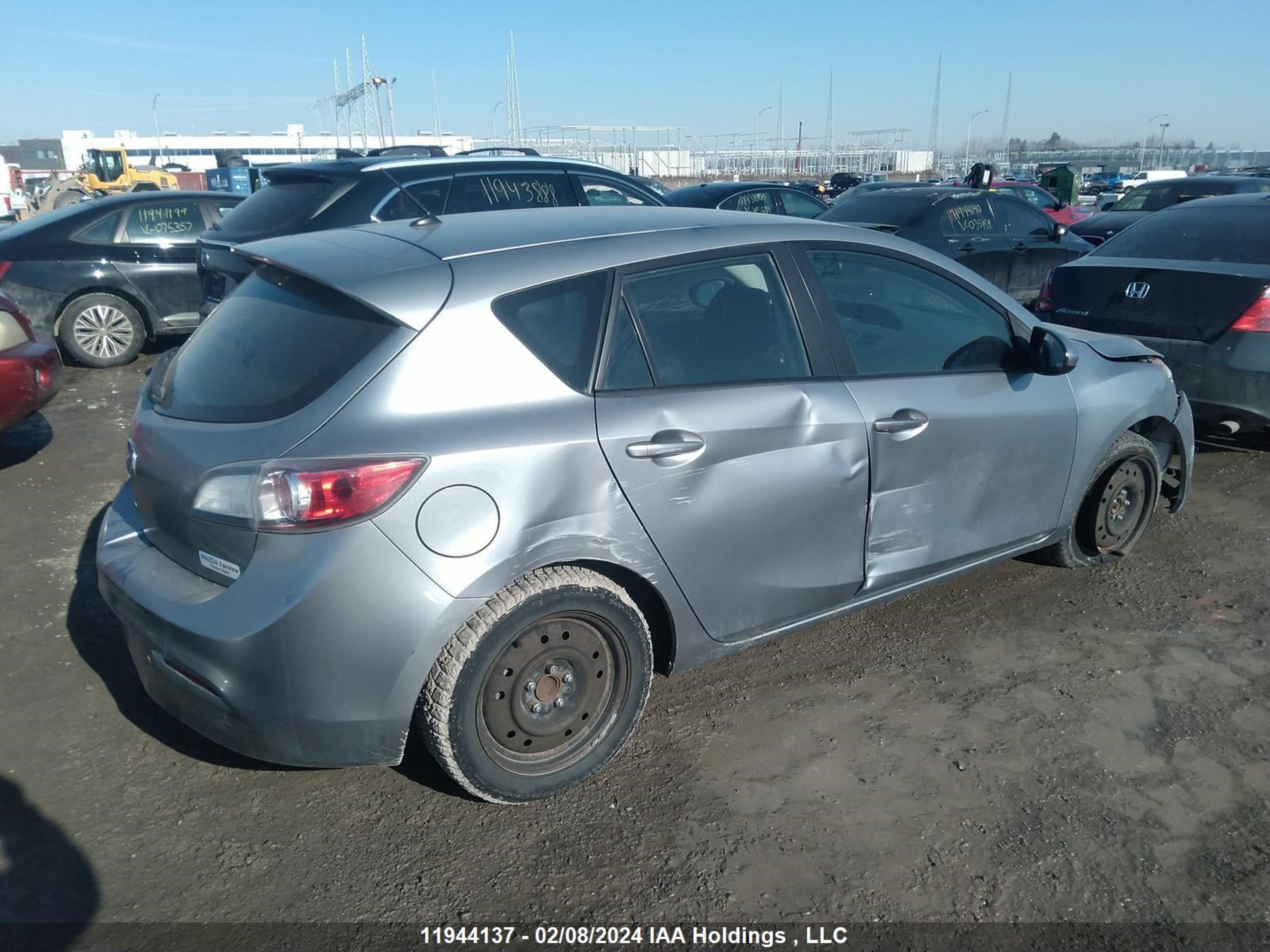 Photo 3 VIN: JM1BL1KF2D1705471 - MAZDA 3 