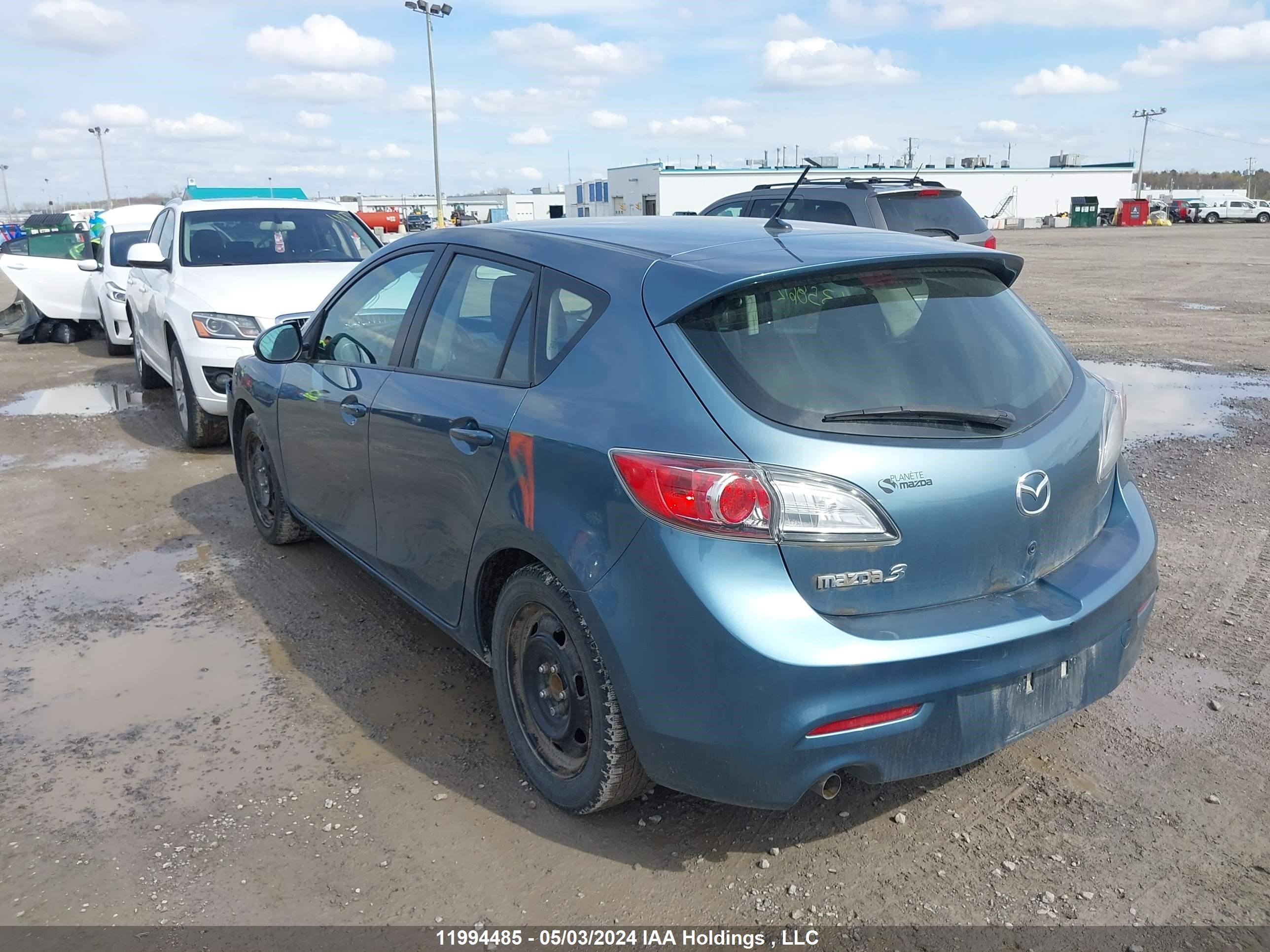 Photo 2 VIN: JM1BL1KF4B1358612 - MAZDA 3 