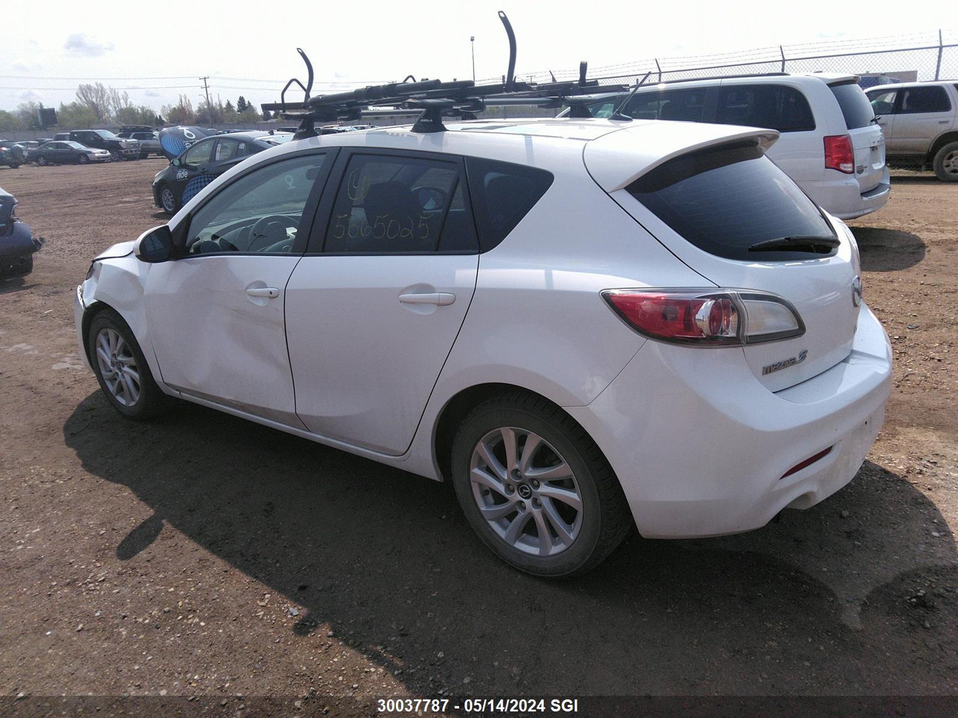 Photo 2 VIN: JM1BL1KF4D1800324 - MAZDA 3 