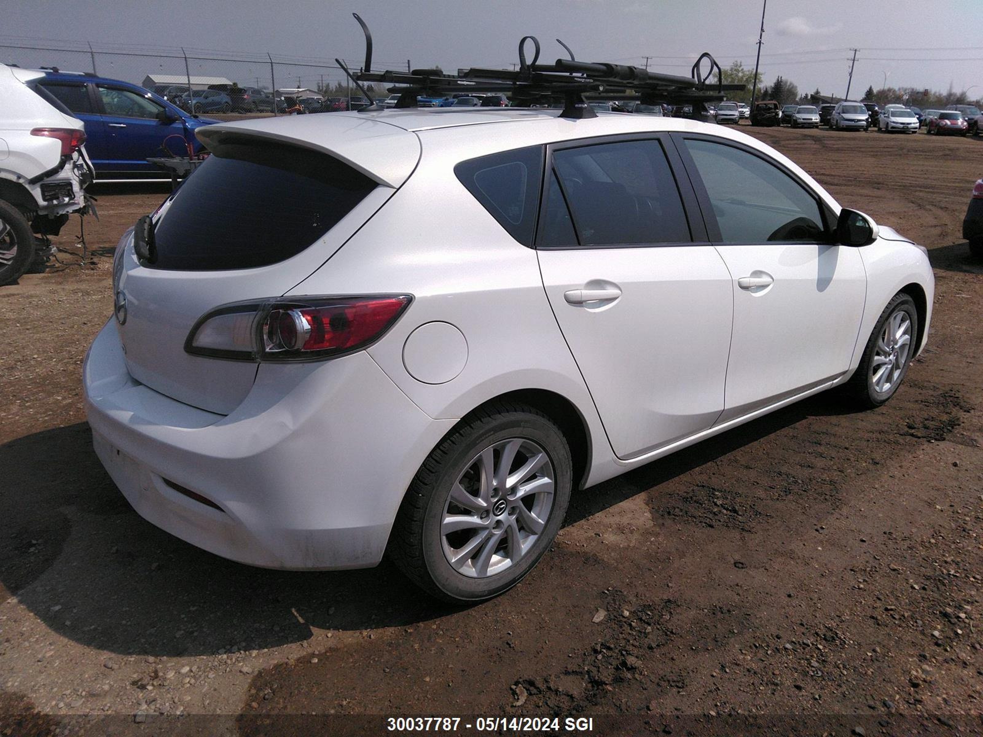 Photo 3 VIN: JM1BL1KF4D1800324 - MAZDA 3 