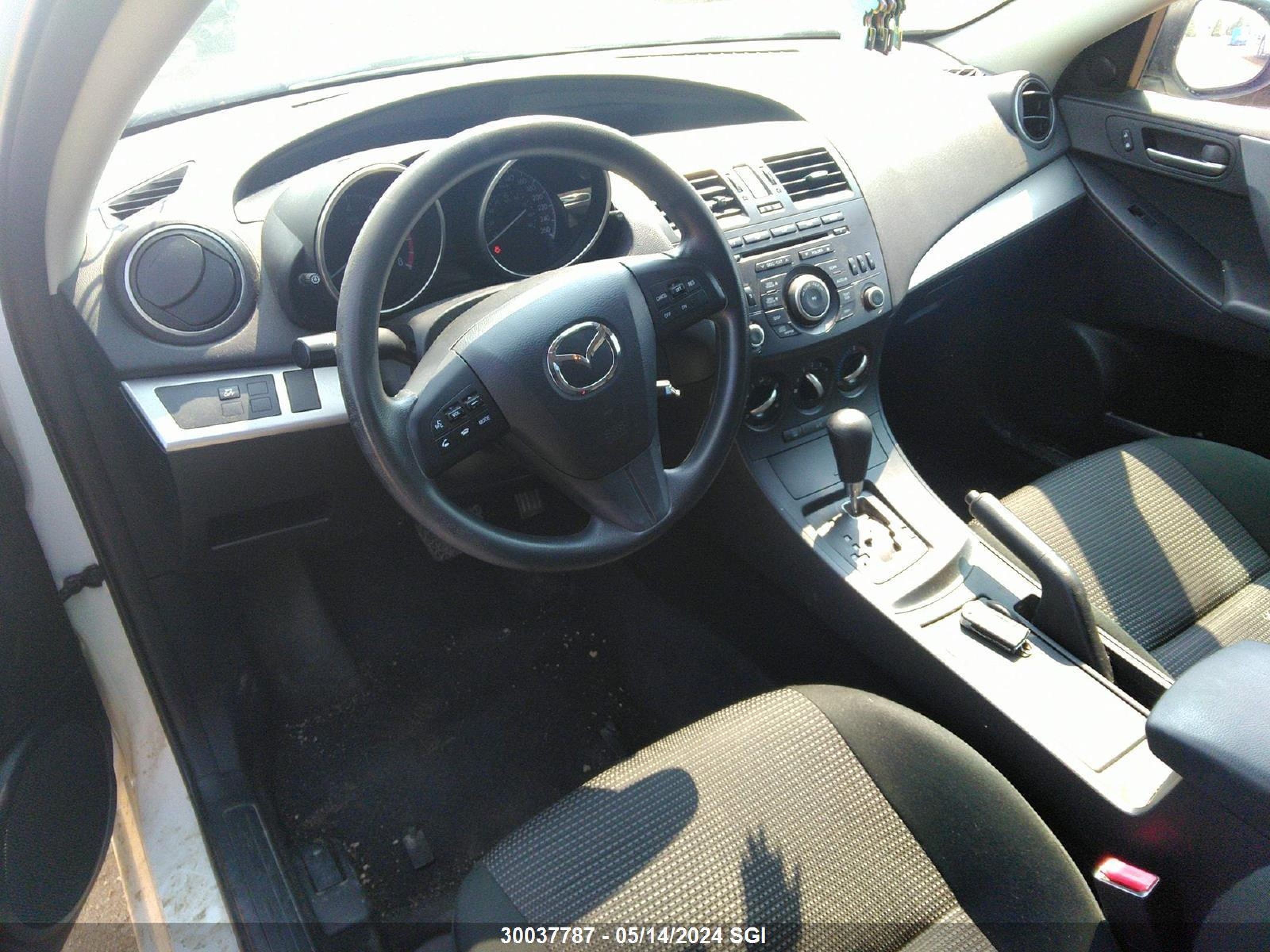 Photo 4 VIN: JM1BL1KF4D1800324 - MAZDA 3 