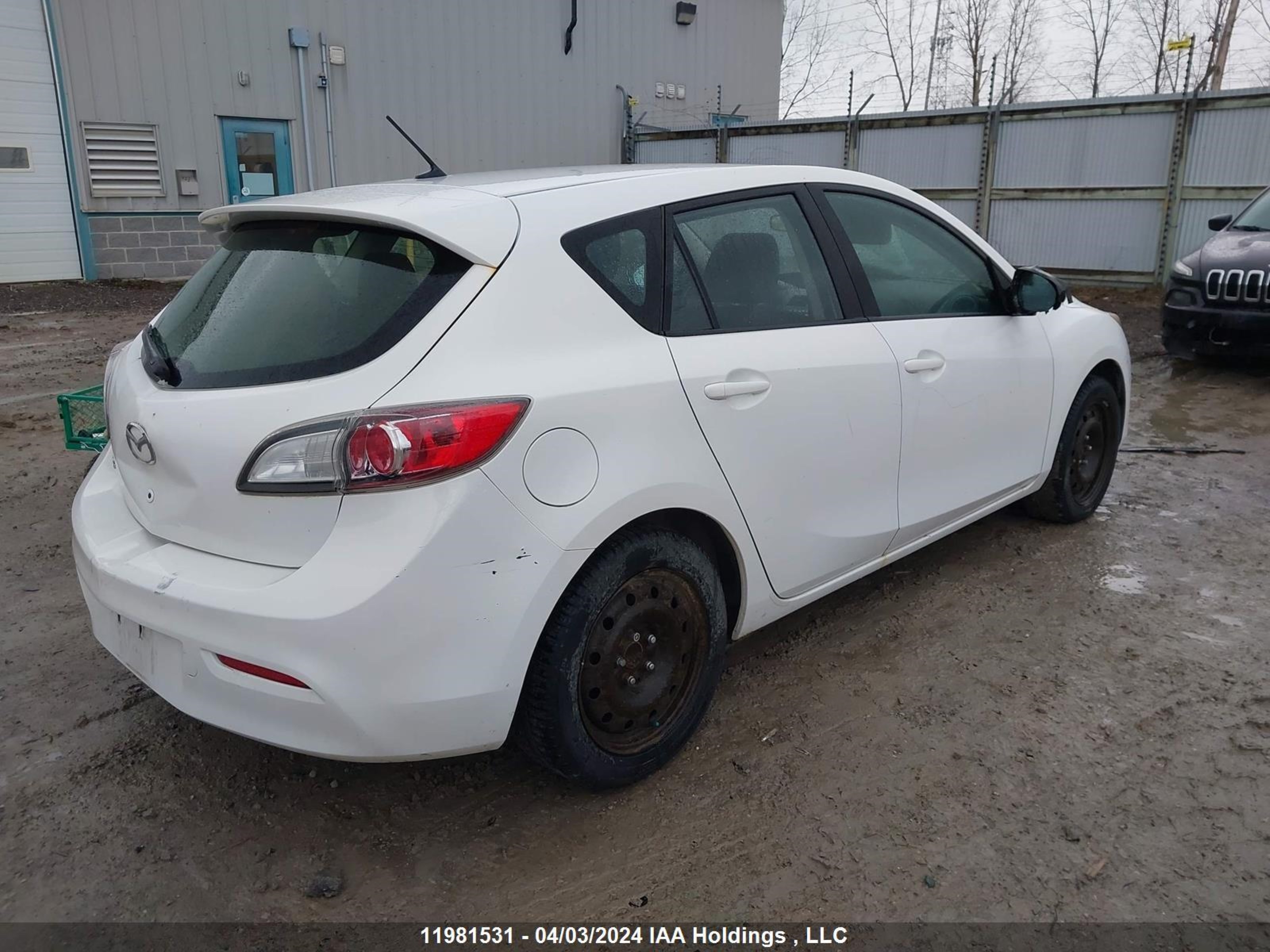 Photo 3 VIN: JM1BL1KF5B1411107 - MAZDA 3 