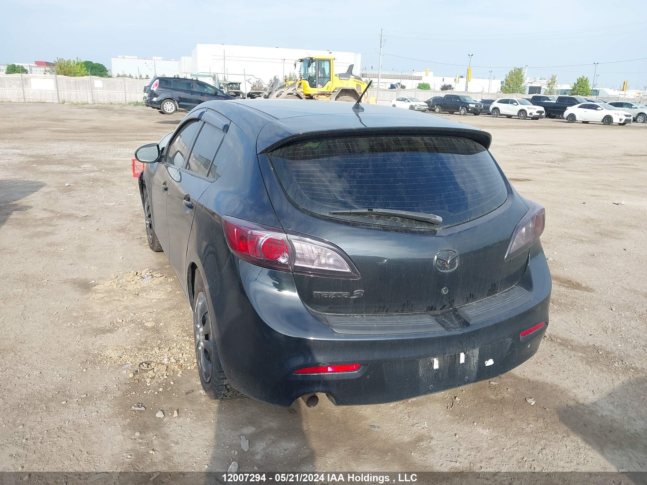 Photo 2 VIN: JM1BL1KF5C1511449 - MAZDA 3 