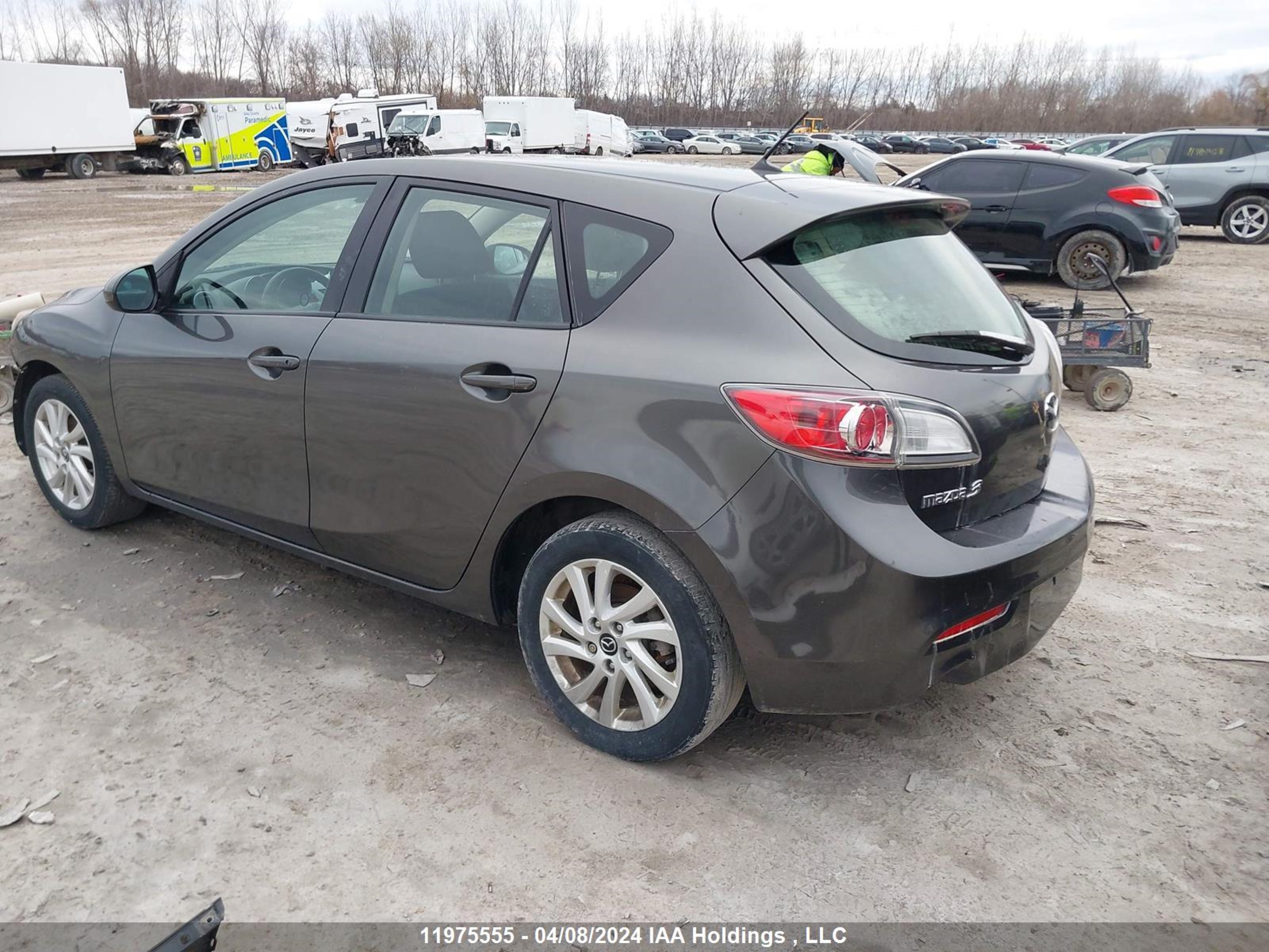 Photo 2 VIN: JM1BL1KF8D1705975 - MAZDA 3 