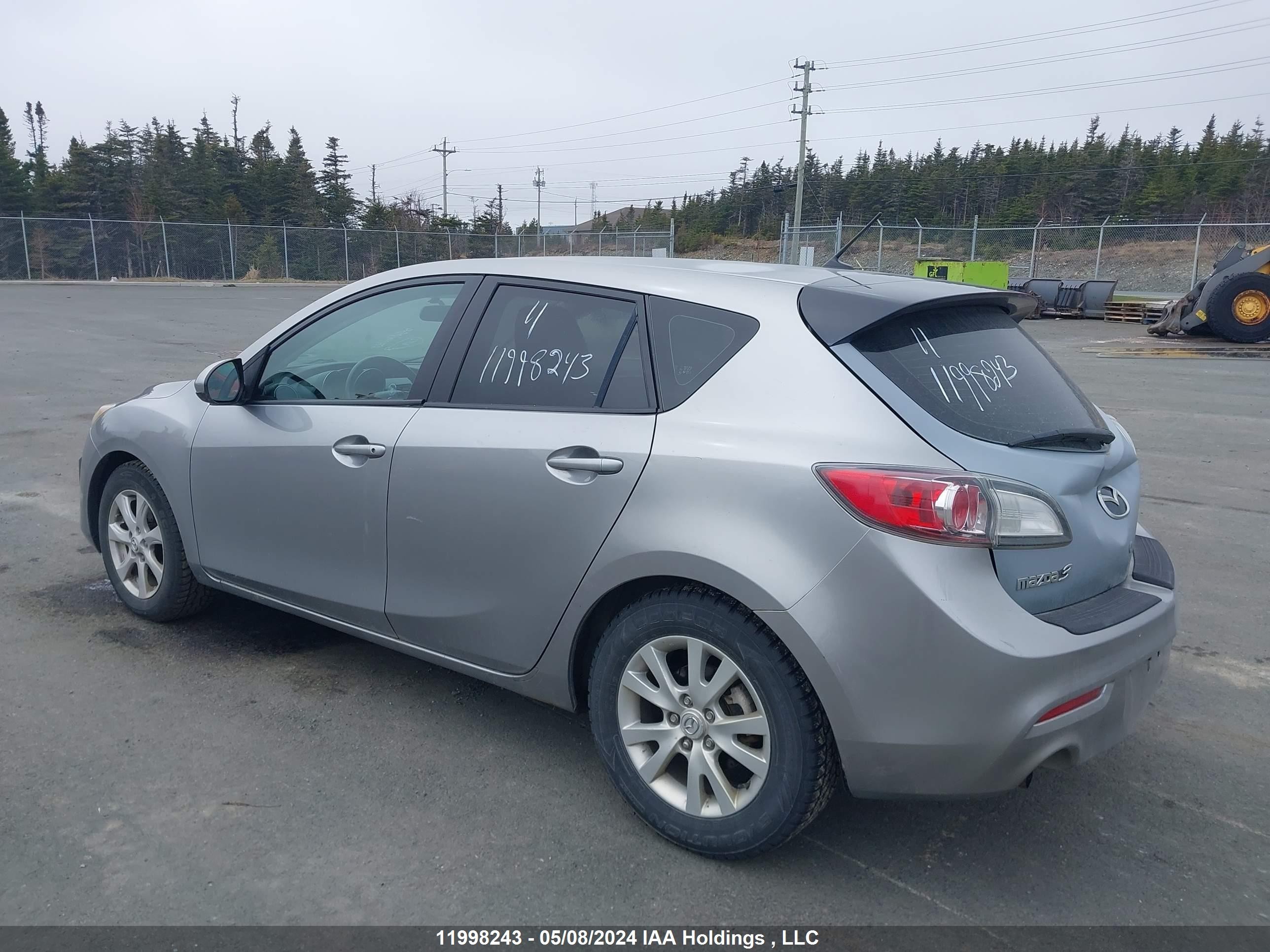 Photo 2 VIN: JM1BL1KF9B1405942 - MAZDA 3 