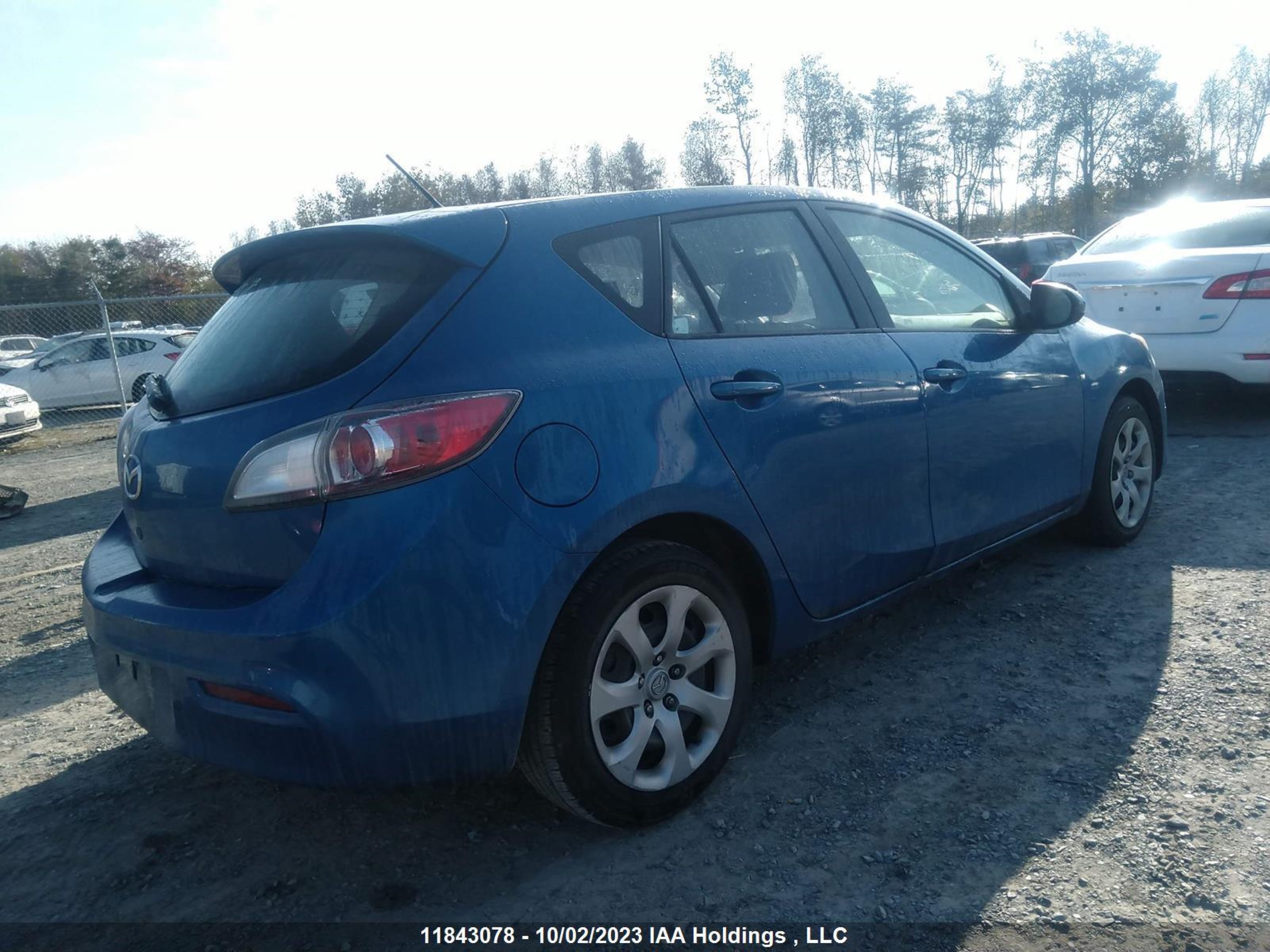 Photo 3 VIN: JM1BL1KF9C1513575 - MAZDA 3 