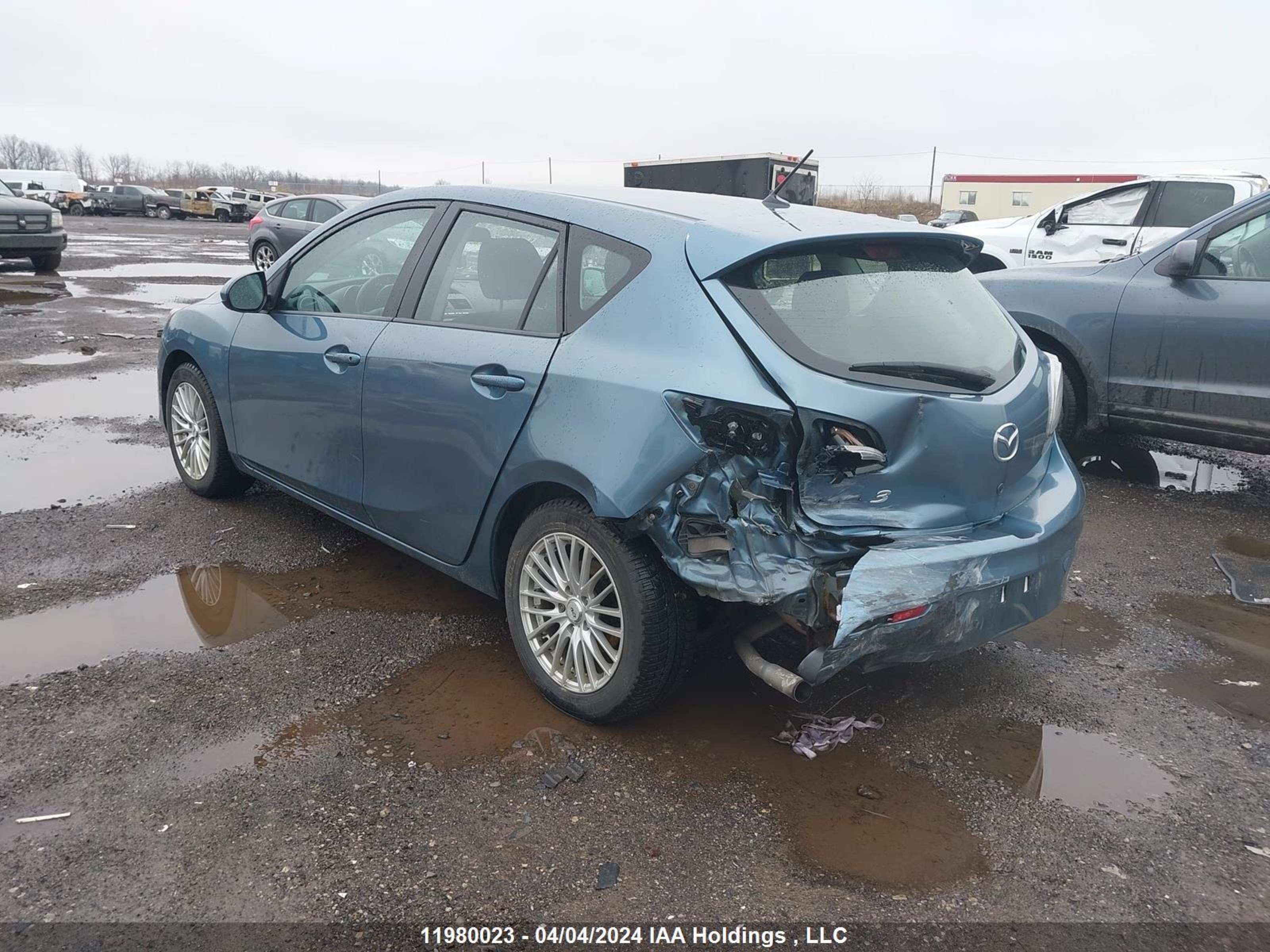 Photo 2 VIN: JM1BL1KFXB1429523 - MAZDA 3 