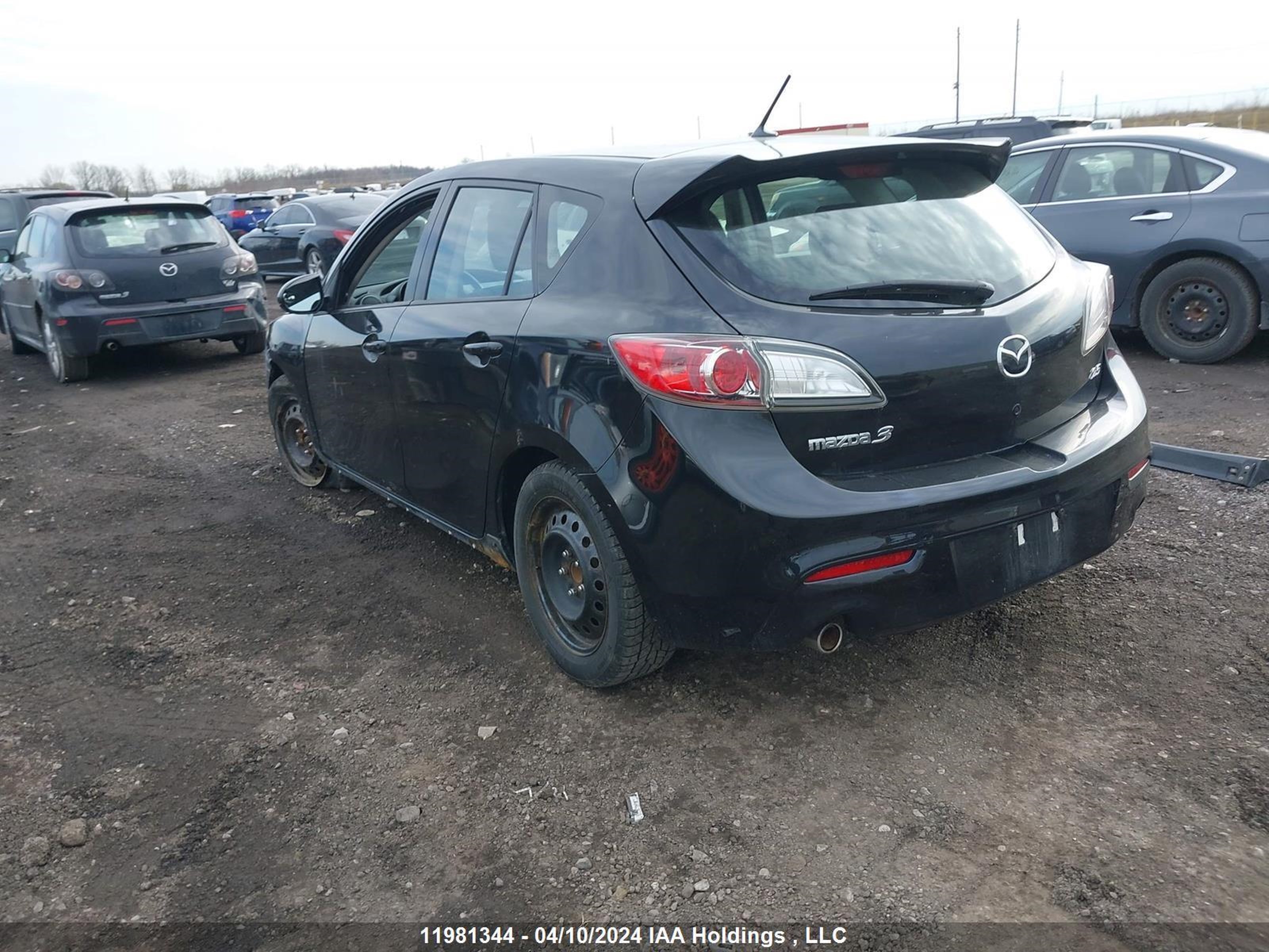 Photo 2 VIN: JM1BL1L52B1496834 - MAZDA 3 