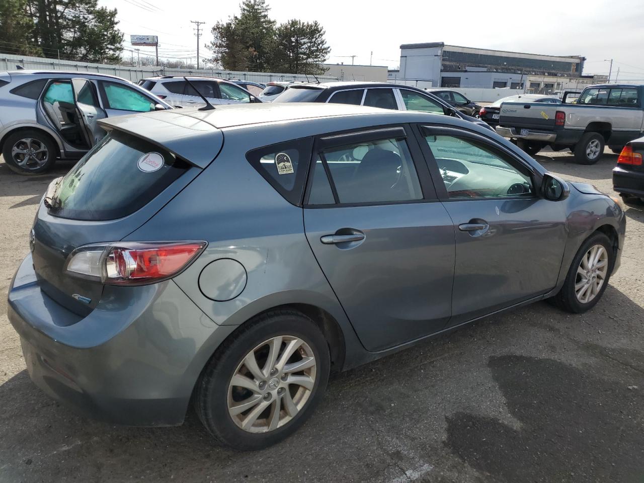 Photo 2 VIN: JM1BL1L74C1596422 - MAZDA 3 