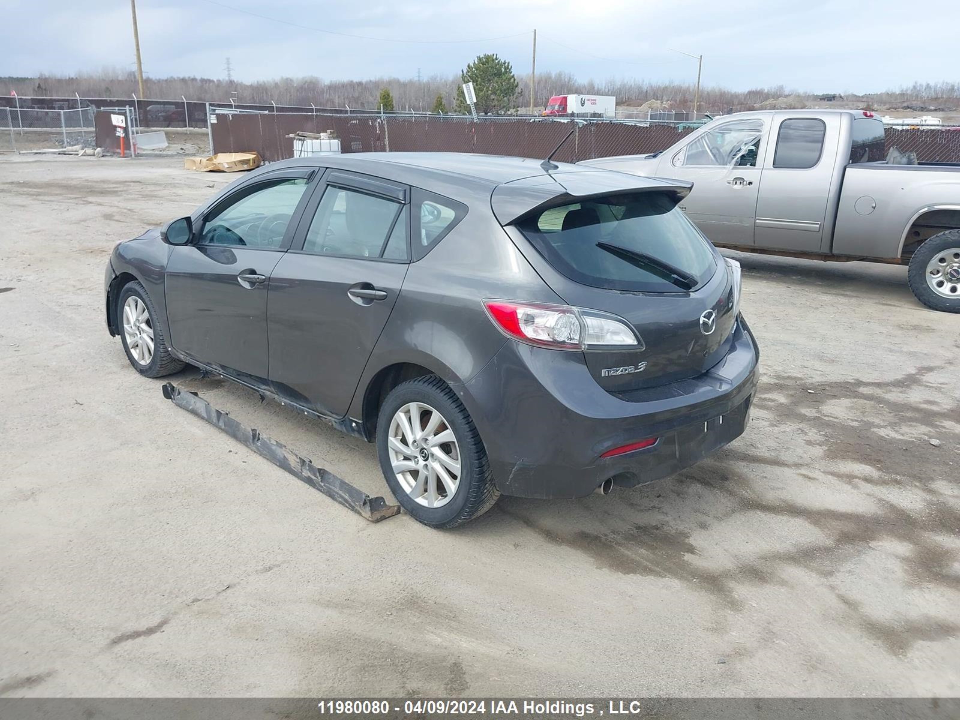 Photo 2 VIN: JM1BL1L76D1824485 - MAZDA 3 