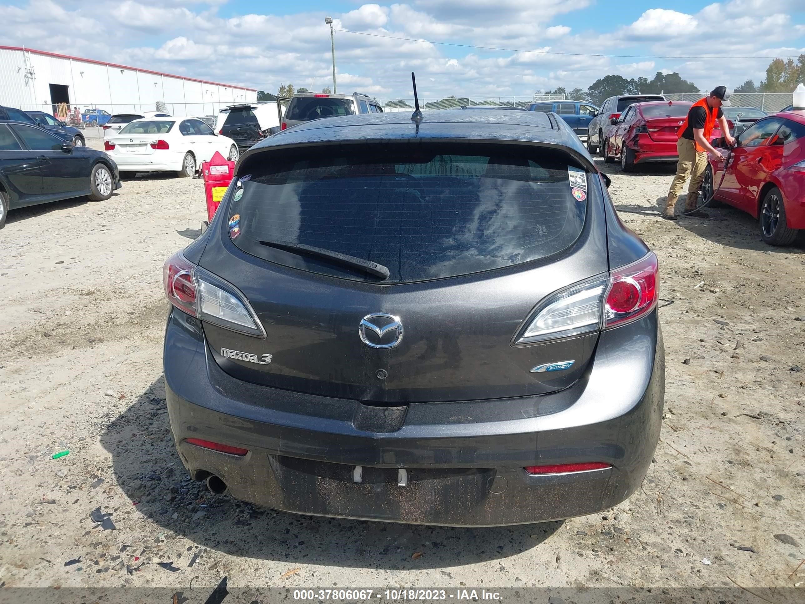 Photo 15 VIN: JM1BL1L77C1554553 - MAZDA 3 