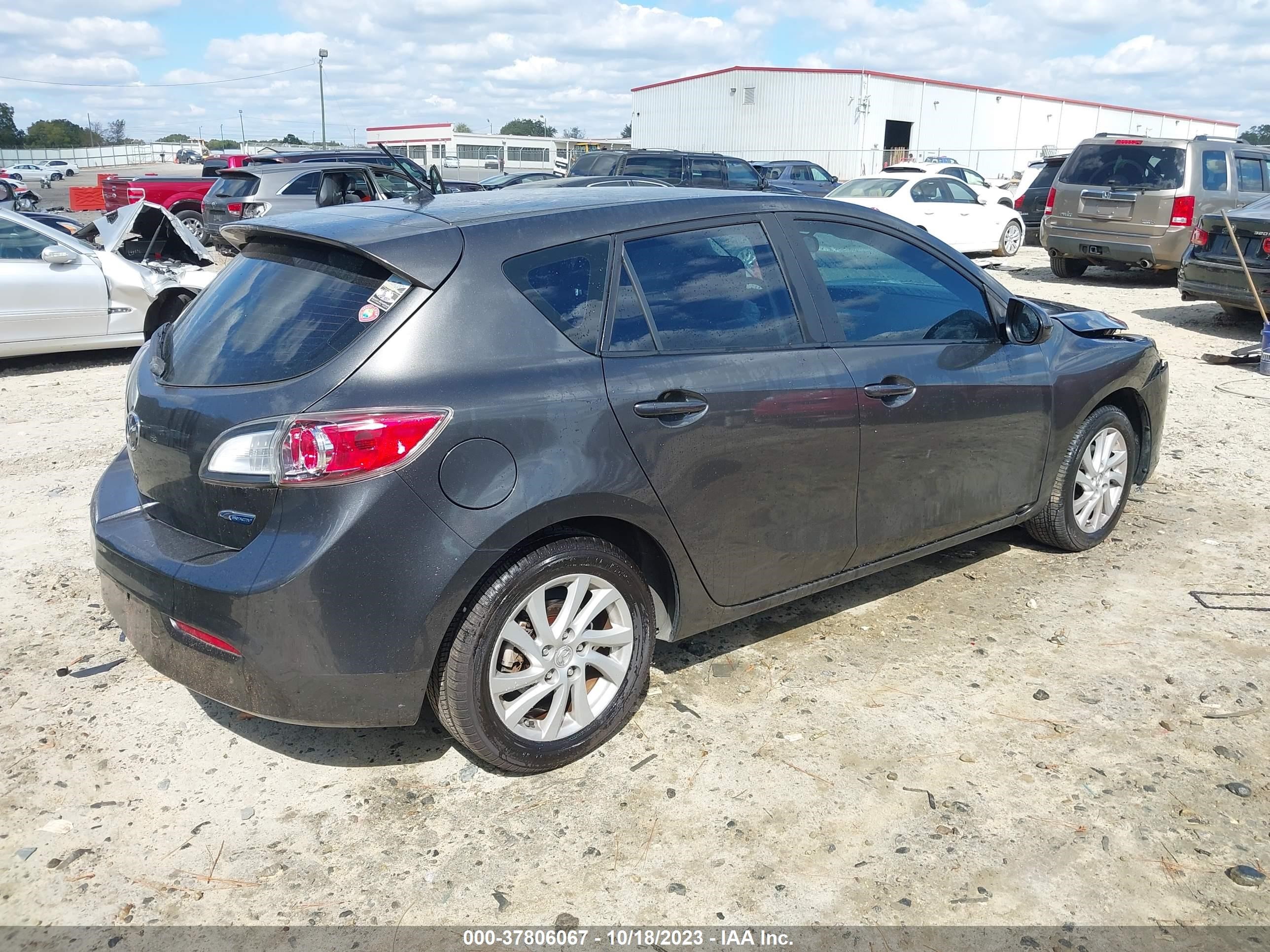 Photo 3 VIN: JM1BL1L77C1554553 - MAZDA 3 