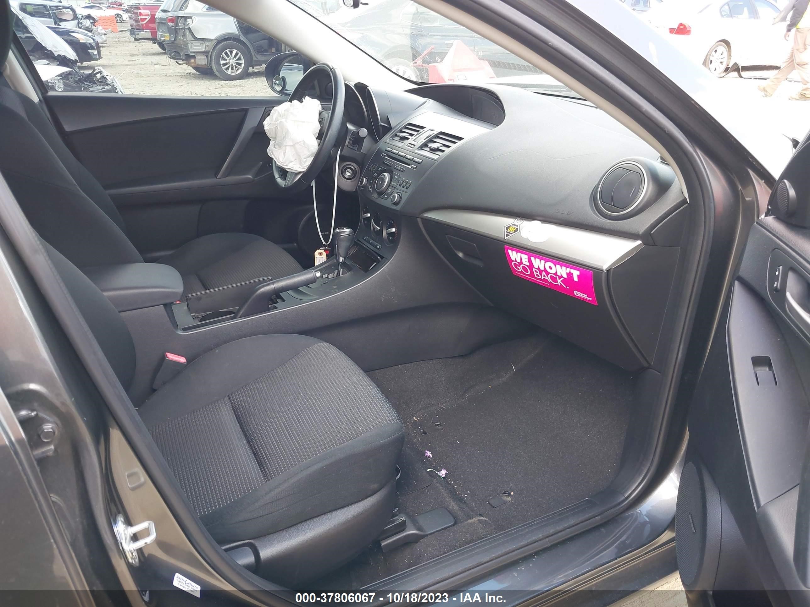 Photo 4 VIN: JM1BL1L77C1554553 - MAZDA 3 