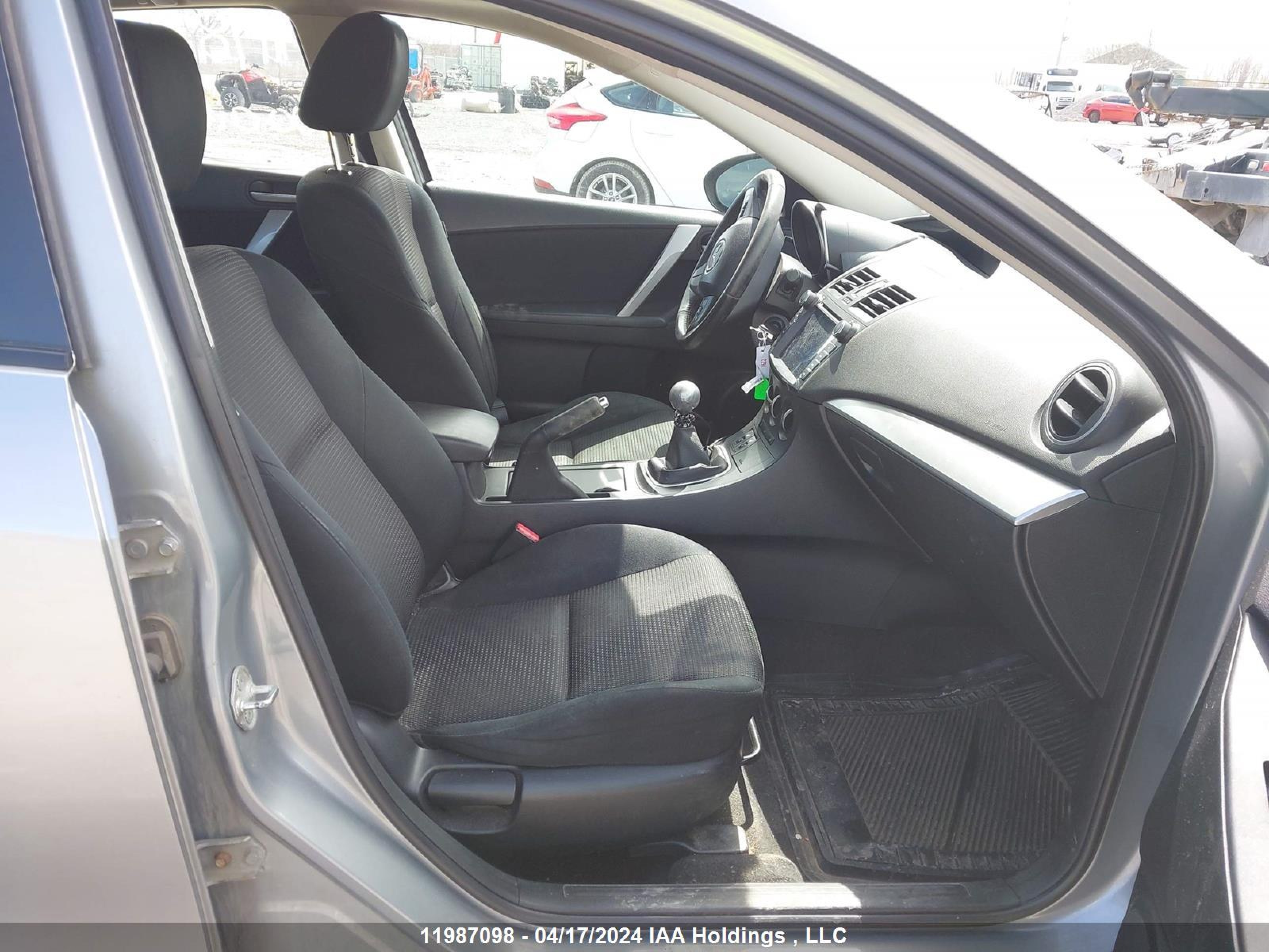 Photo 4 VIN: JM1BL1L77C1641093 - MAZDA 3 