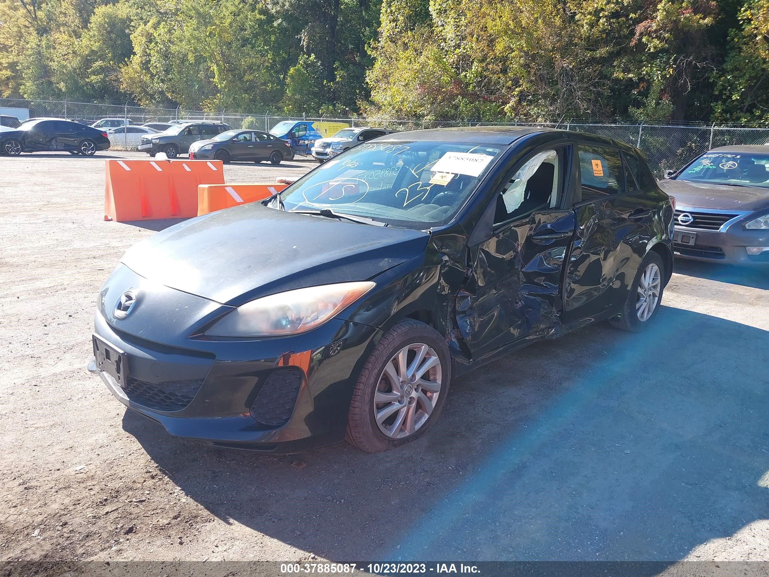 Photo 1 VIN: JM1BL1L81C1588402 - MAZDA 3 