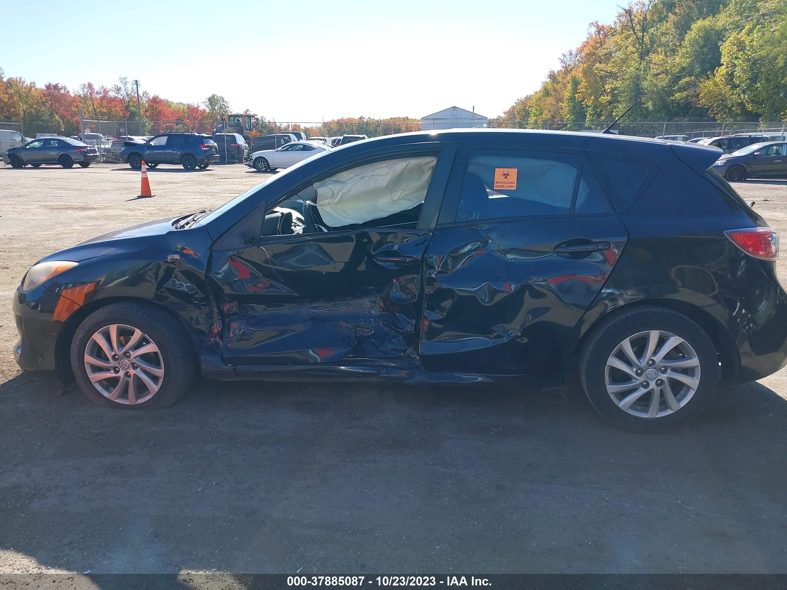 Photo 13 VIN: JM1BL1L81C1588402 - MAZDA 3 