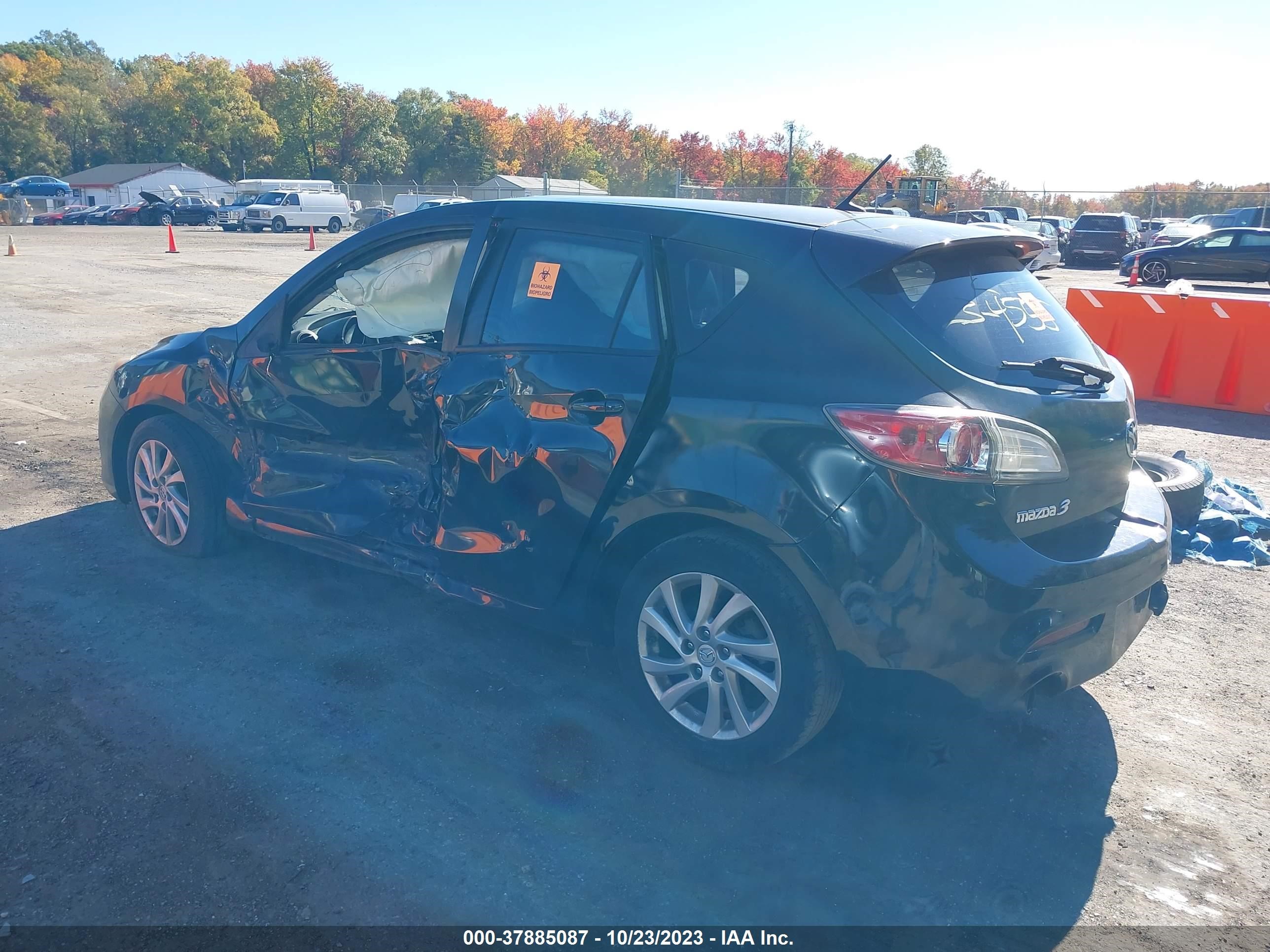 Photo 2 VIN: JM1BL1L81C1588402 - MAZDA 3 