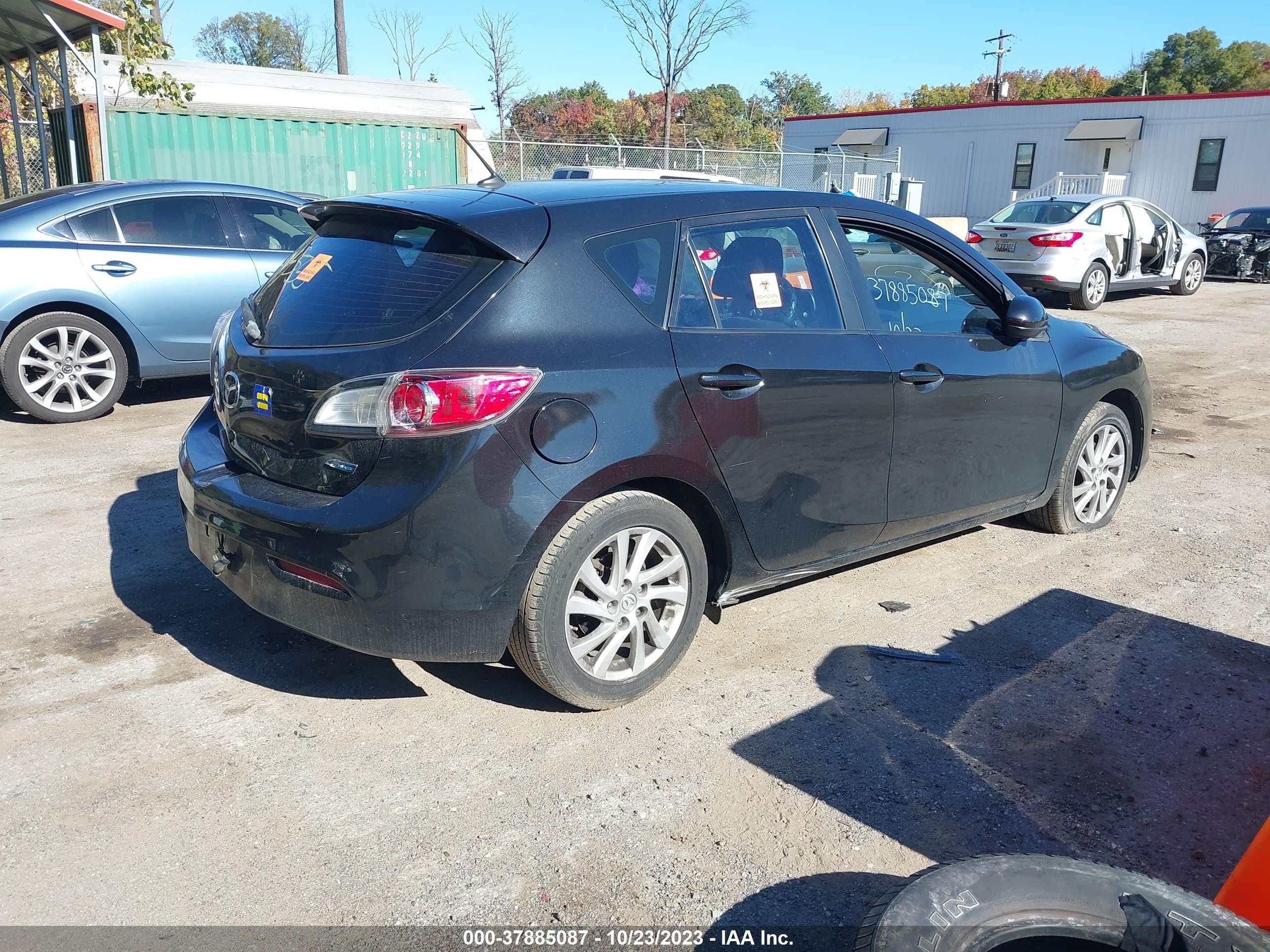 Photo 3 VIN: JM1BL1L81C1588402 - MAZDA 3 