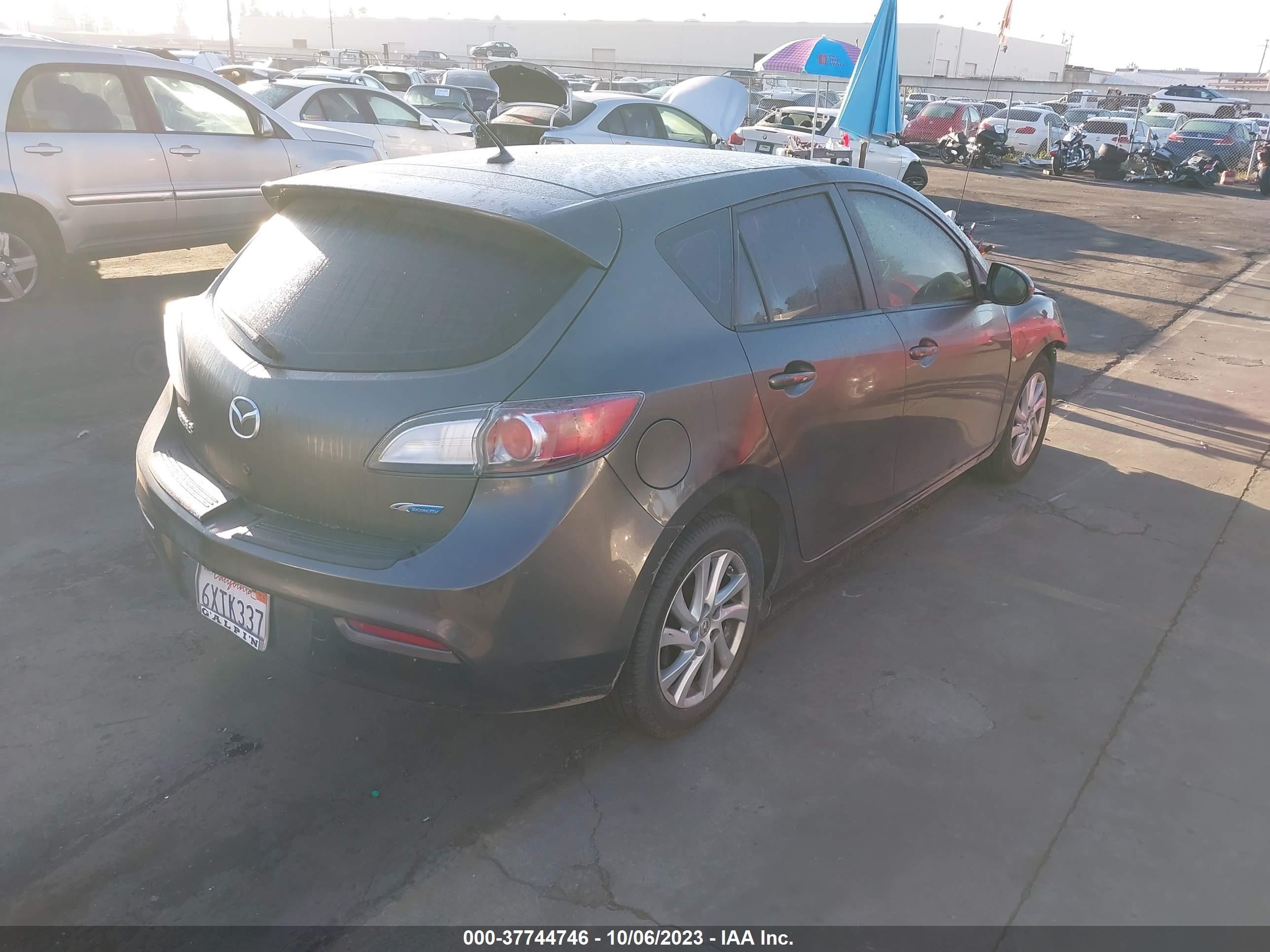 Photo 3 VIN: JM1BL1L82C1681851 - MAZDA 3 