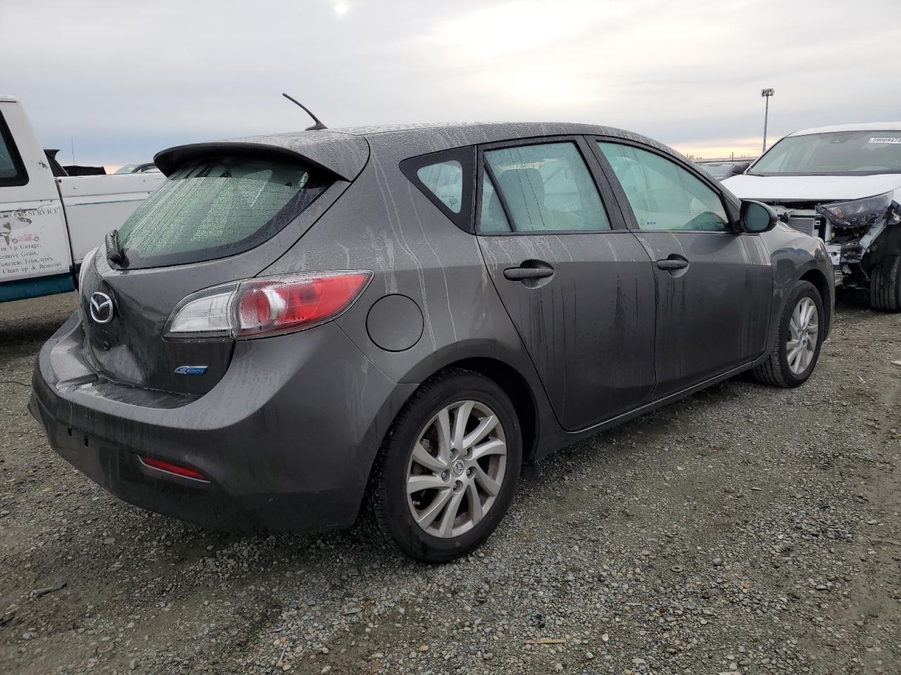 Photo 2 VIN: JM1BL1L83C1676352 - MAZDA 3 