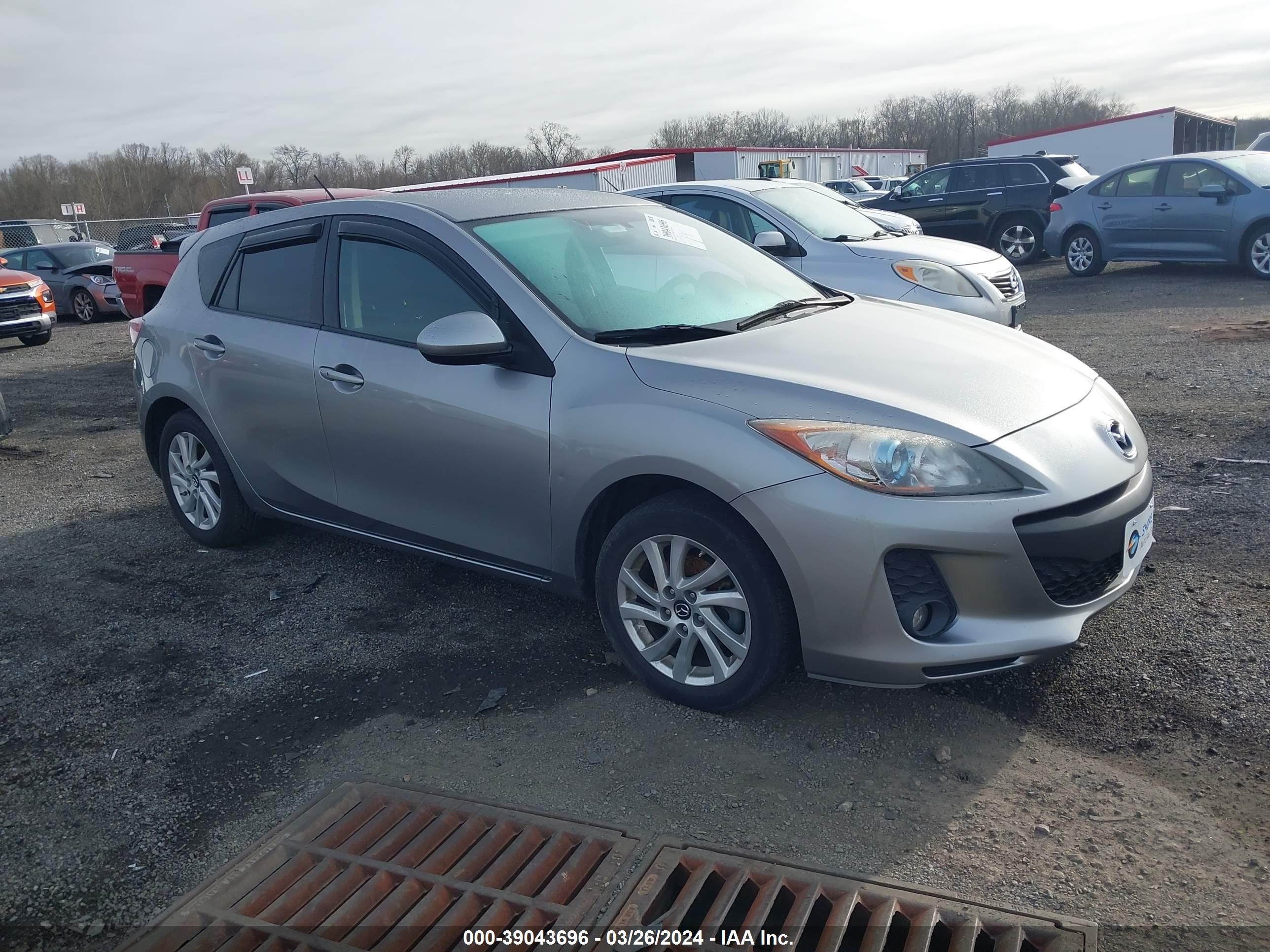 Photo 0 VIN: JM1BL1LP1D1832591 - MAZDA 3 