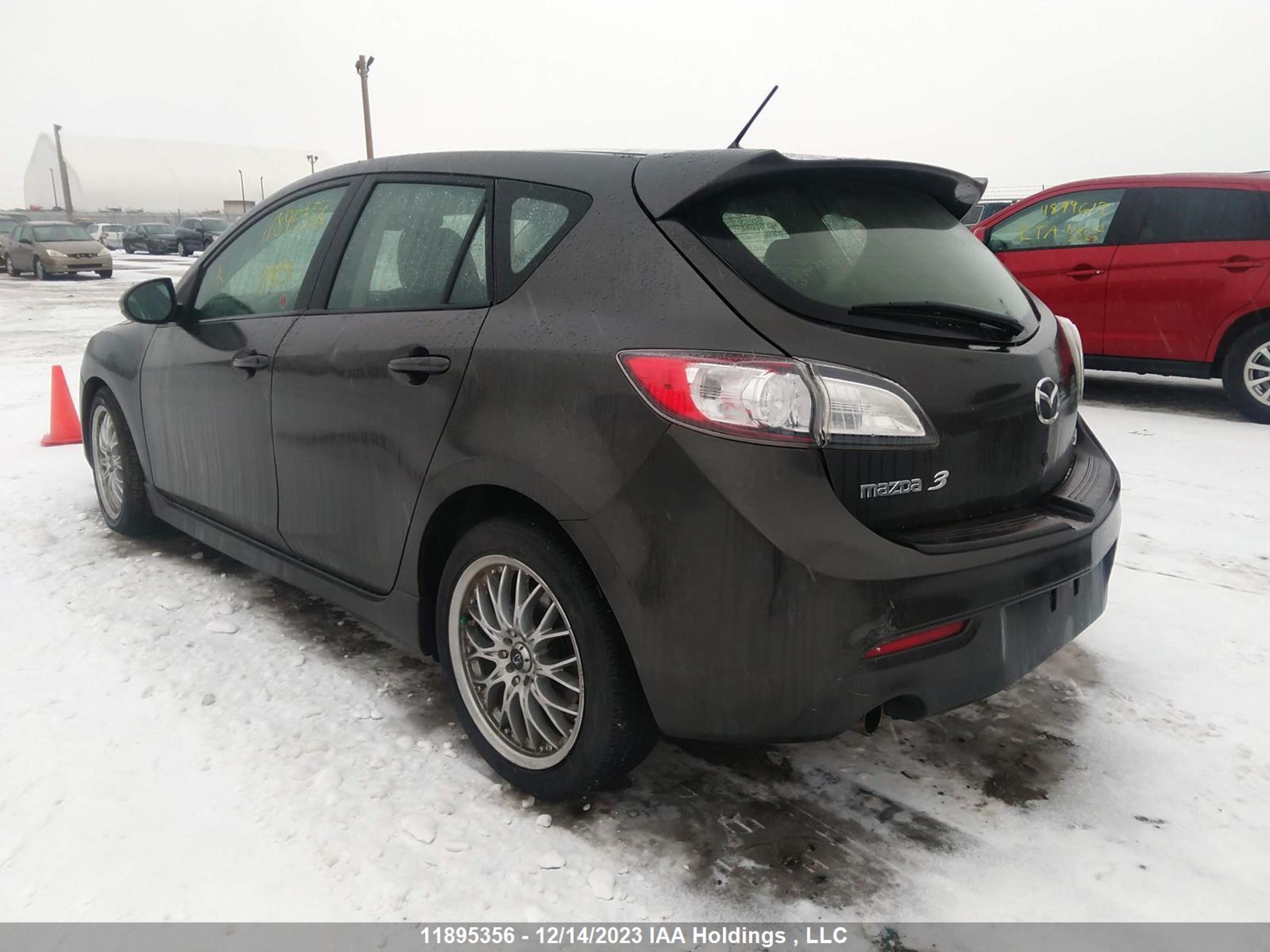 Photo 2 VIN: JM1BL1M5XB1380361 - MAZDA 3 