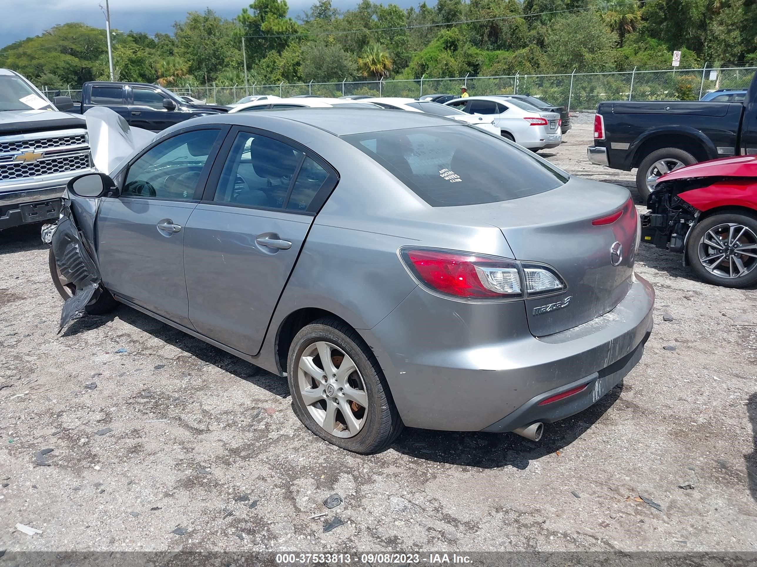 Photo 2 VIN: JM1BL1SF0A1151312 - MAZDA 3 