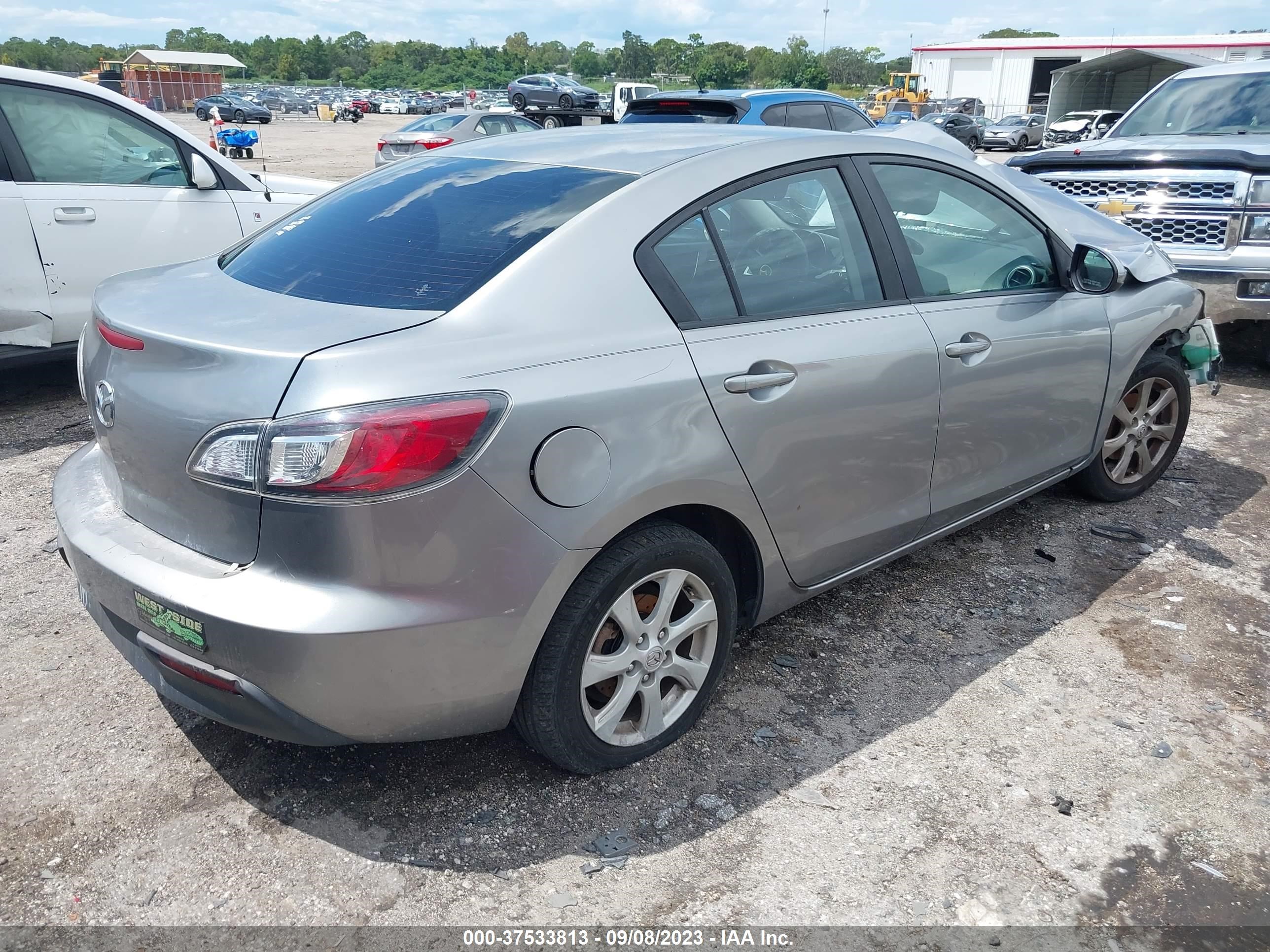 Photo 3 VIN: JM1BL1SF0A1151312 - MAZDA 3 