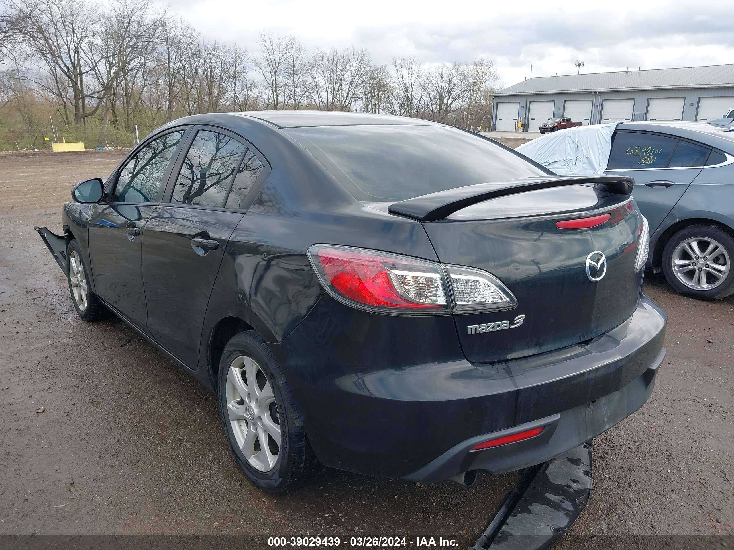 Photo 2 VIN: JM1BL1SF0A1164707 - MAZDA 3 