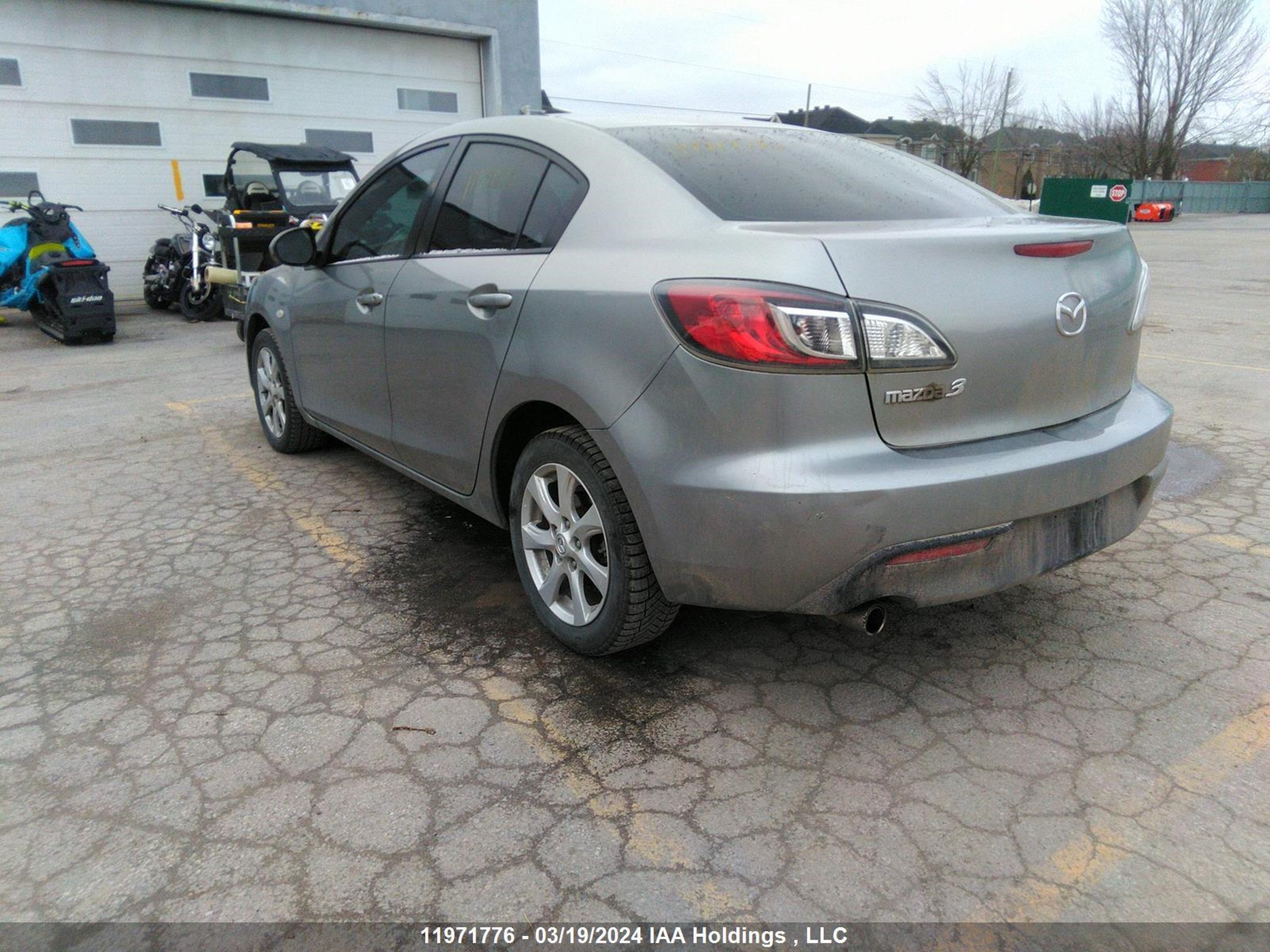 Photo 2 VIN: JM1BL1SF1A1336520 - MAZDA 3 