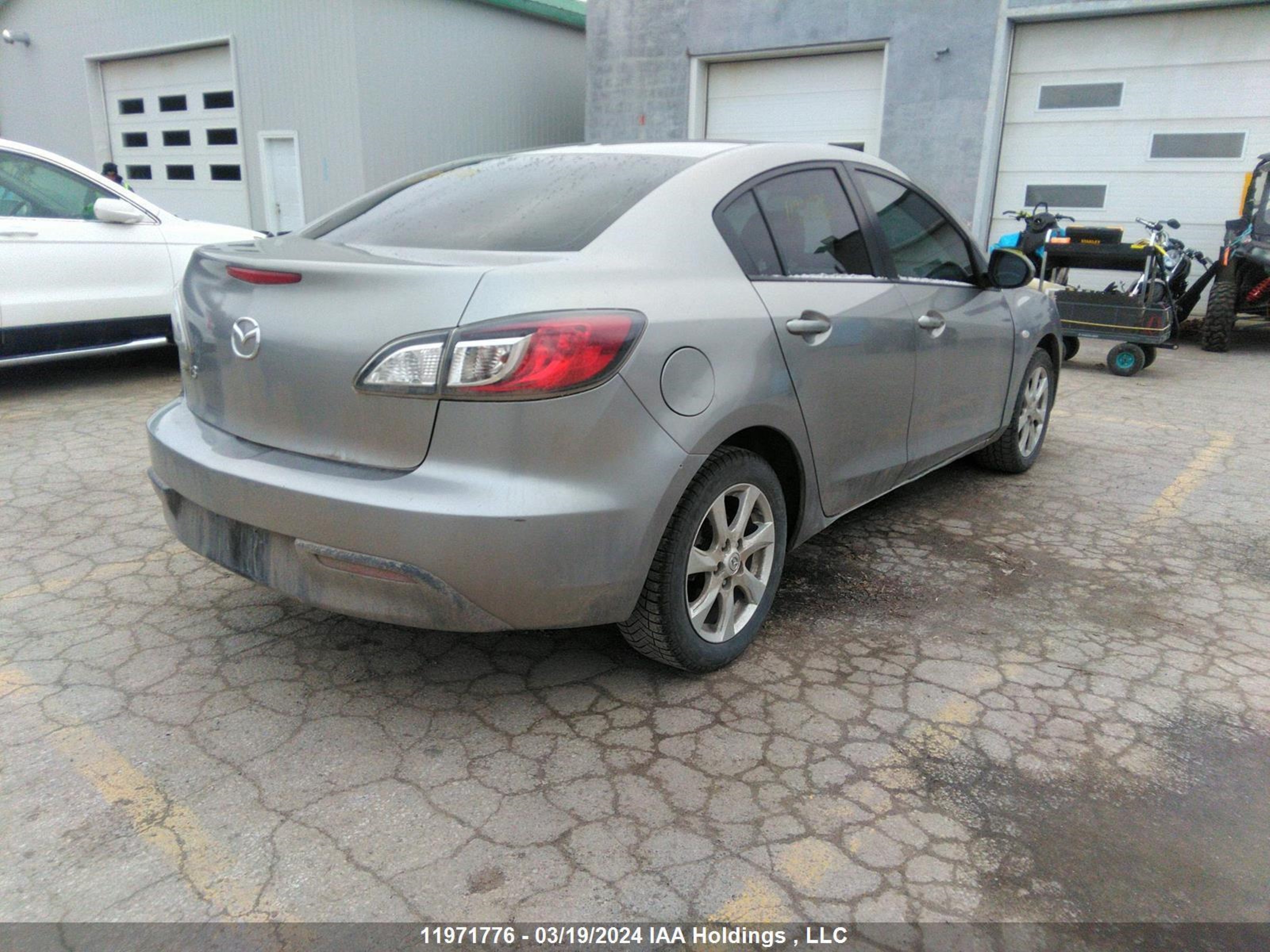 Photo 3 VIN: JM1BL1SF1A1336520 - MAZDA 3 