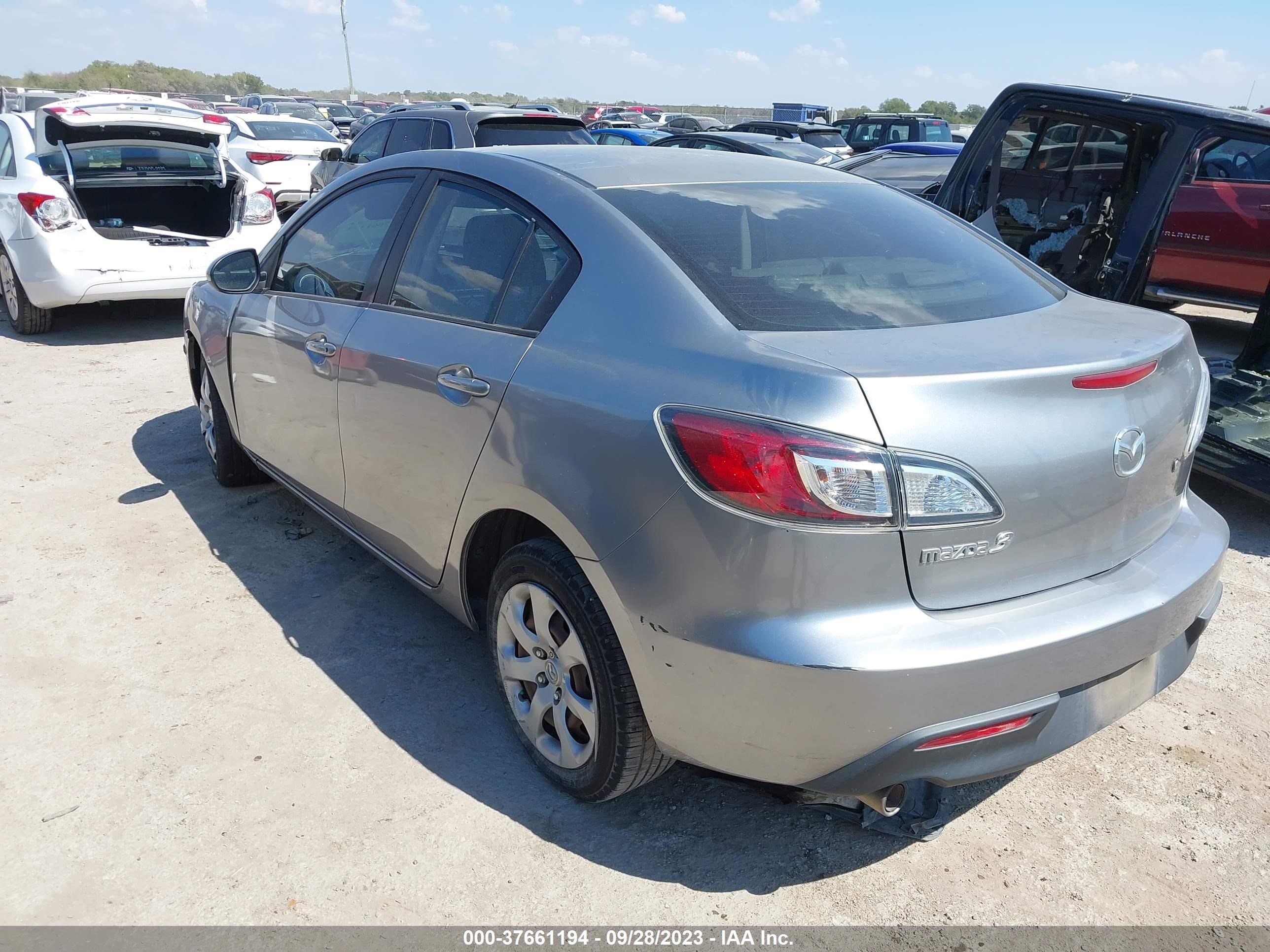 Photo 2 VIN: JM1BL1SF2A1237219 - MAZDA 3 