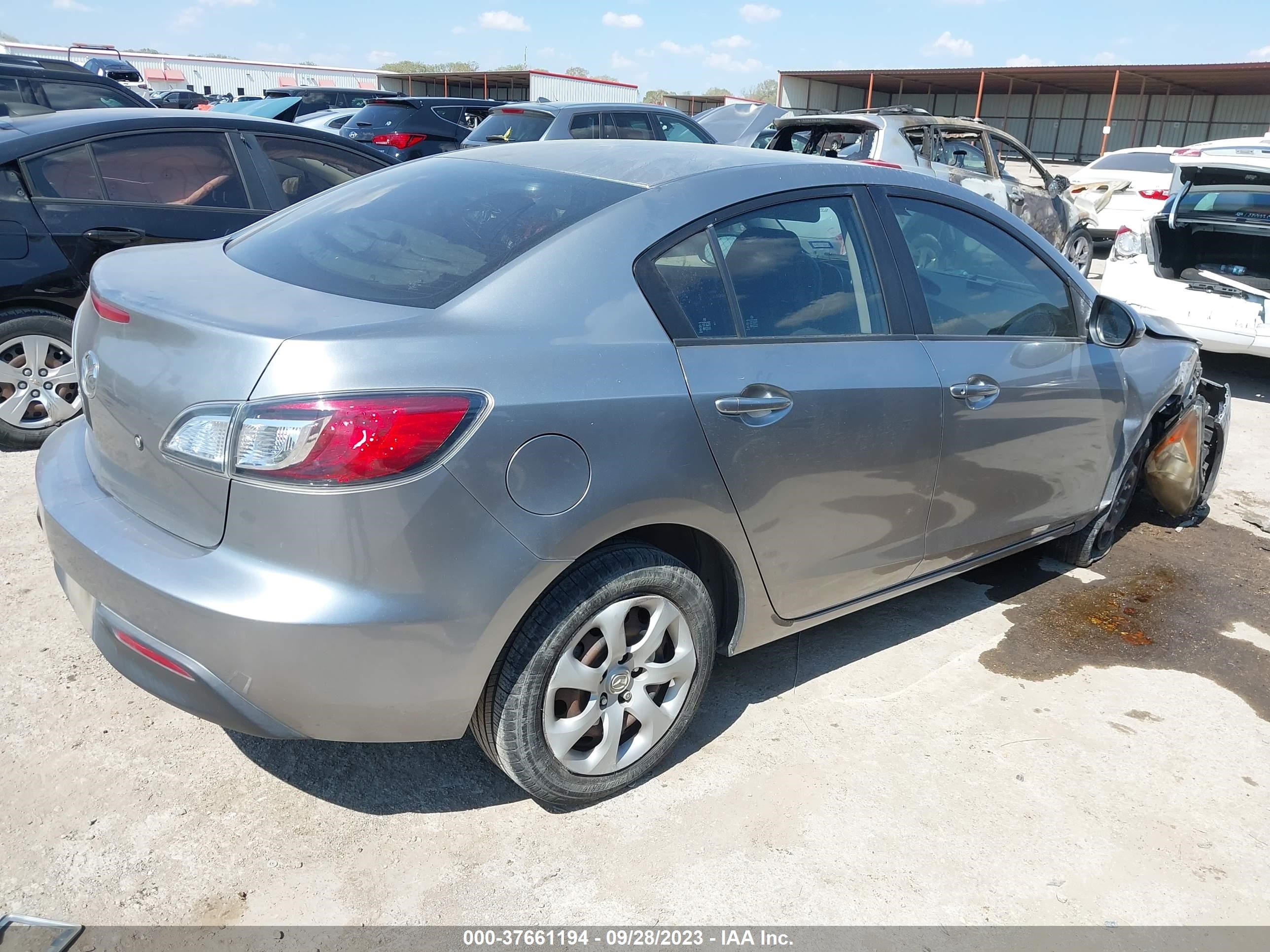 Photo 3 VIN: JM1BL1SF2A1237219 - MAZDA 3 