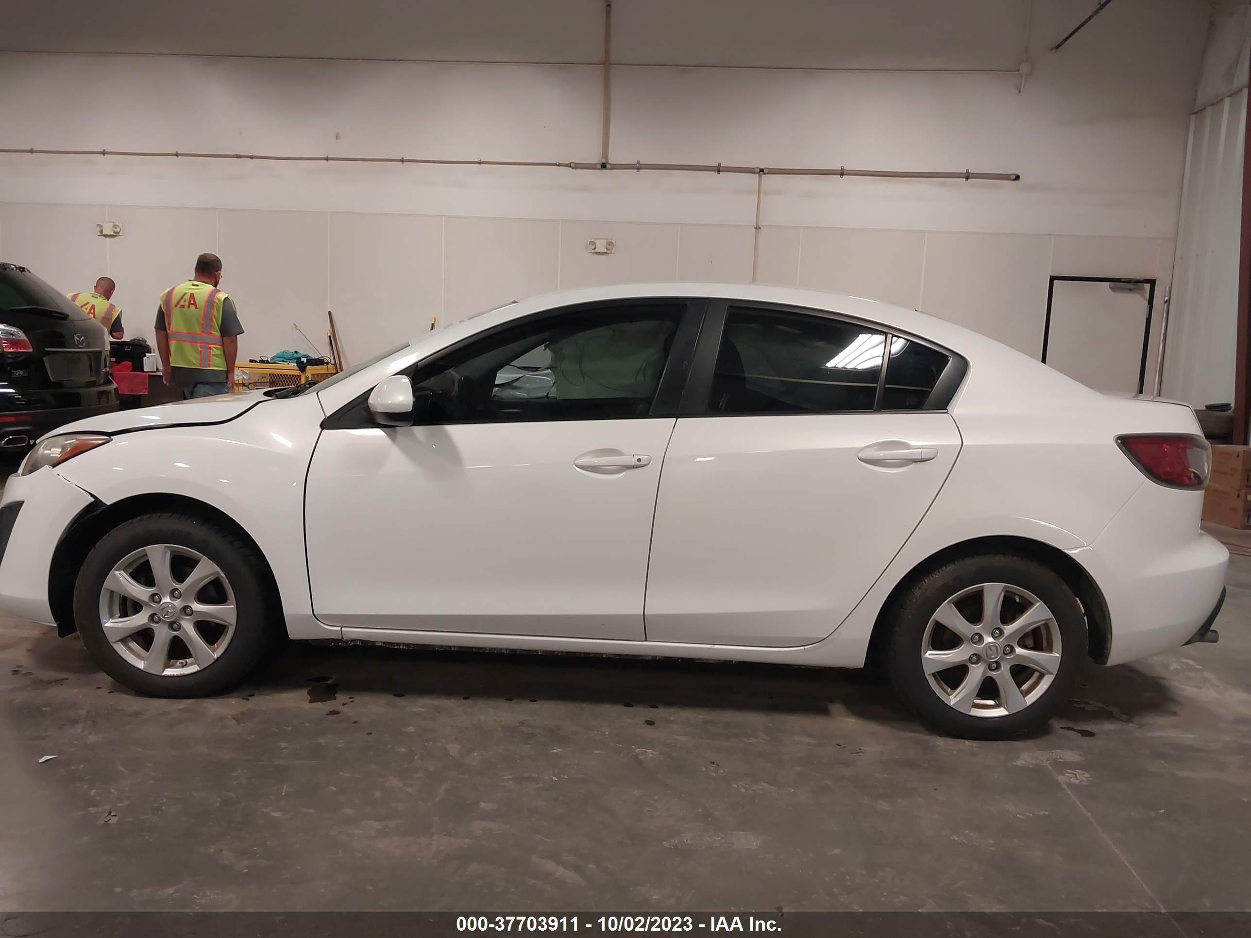 Photo 13 VIN: JM1BL1SF2A1329883 - MAZDA 3 