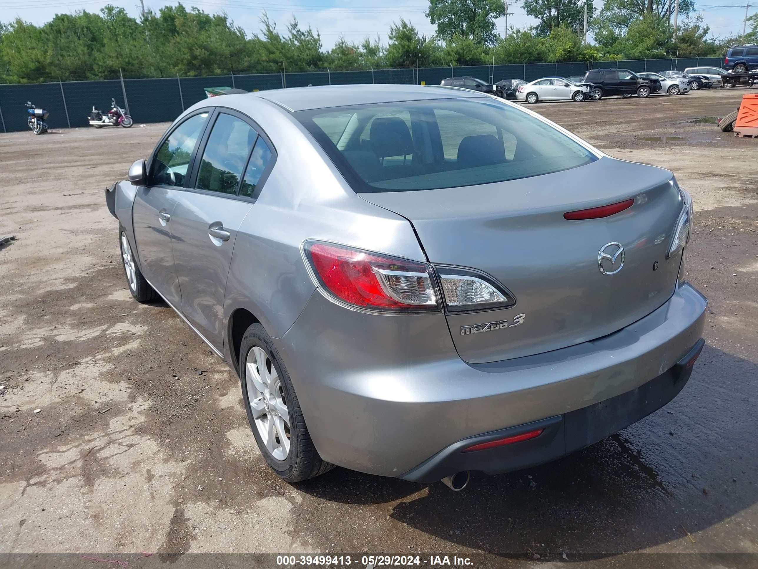 Photo 2 VIN: JM1BL1SF3A1102668 - MAZDA 3 