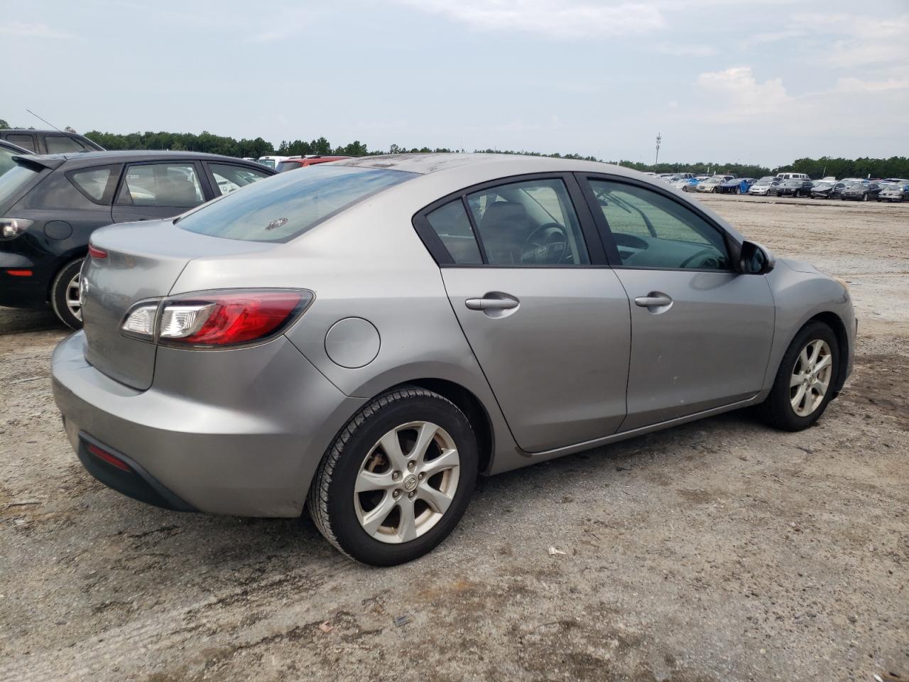 Photo 2 VIN: JM1BL1SF3A1248410 - MAZDA 3 