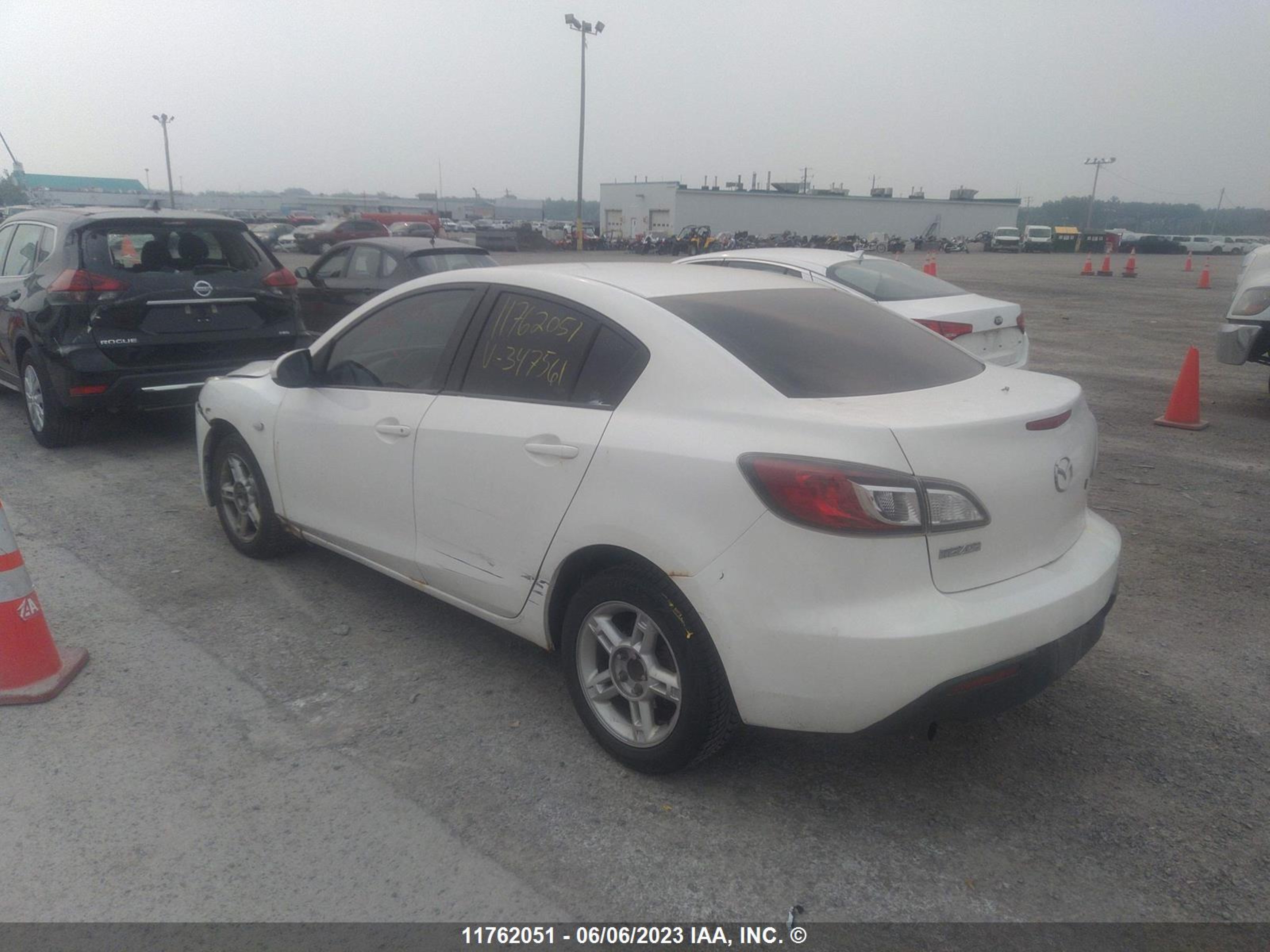 Photo 2 VIN: JM1BL1SF4A1347561 - MAZDA 3 