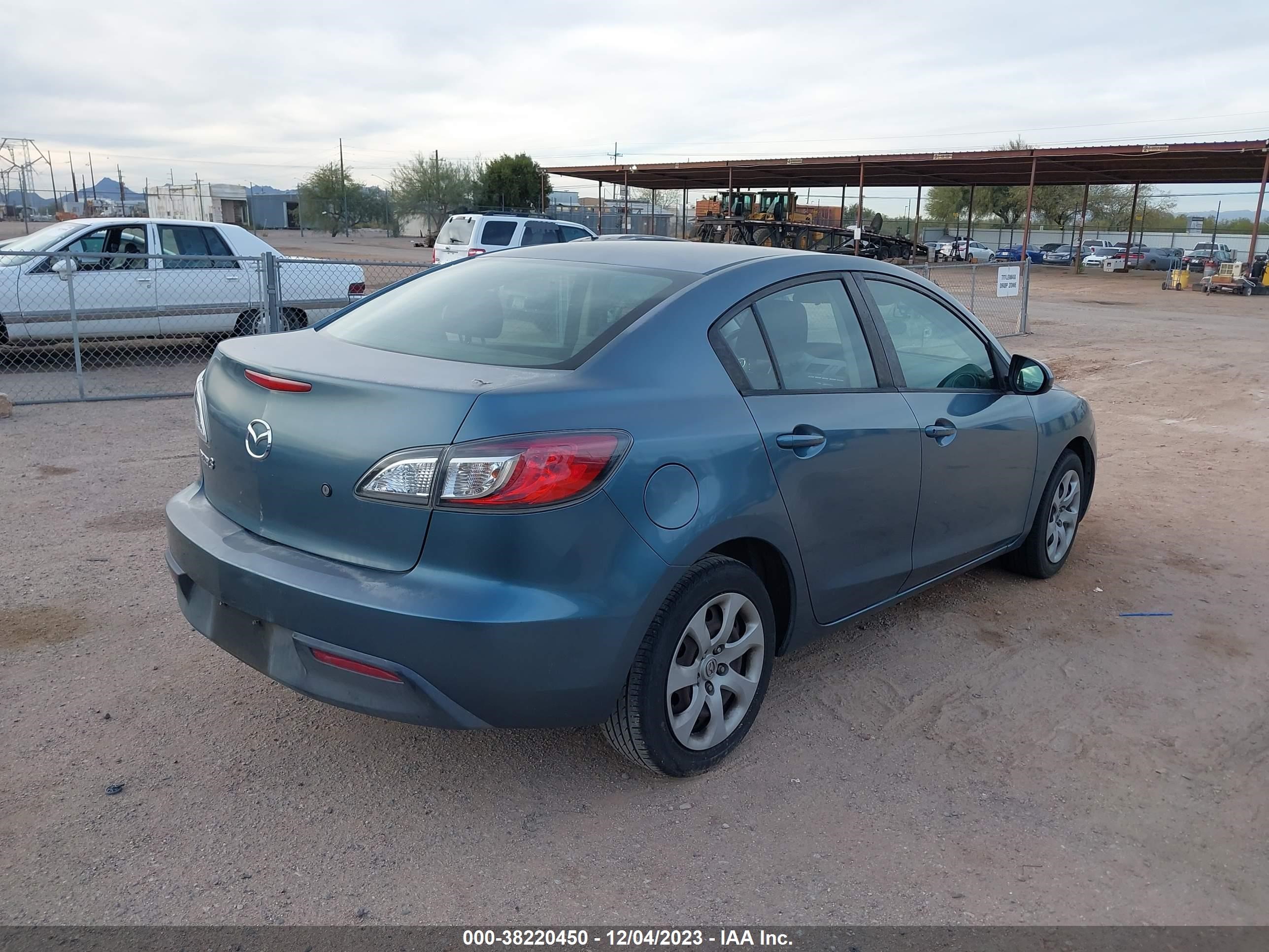 Photo 3 VIN: JM1BL1SF6A1217135 - MAZDA 3 