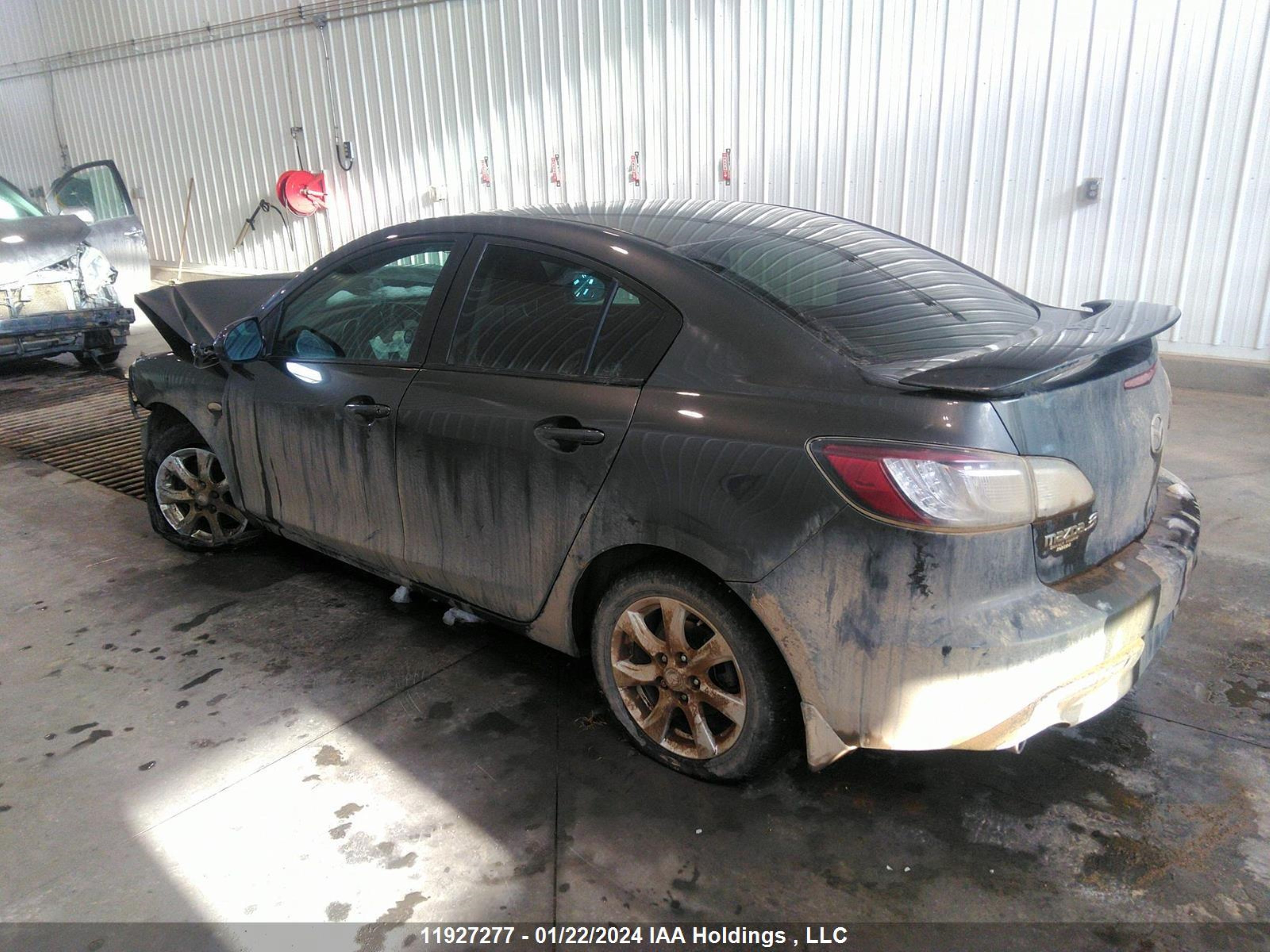 Photo 2 VIN: JM1BL1SF7A1323688 - MAZDA 3 